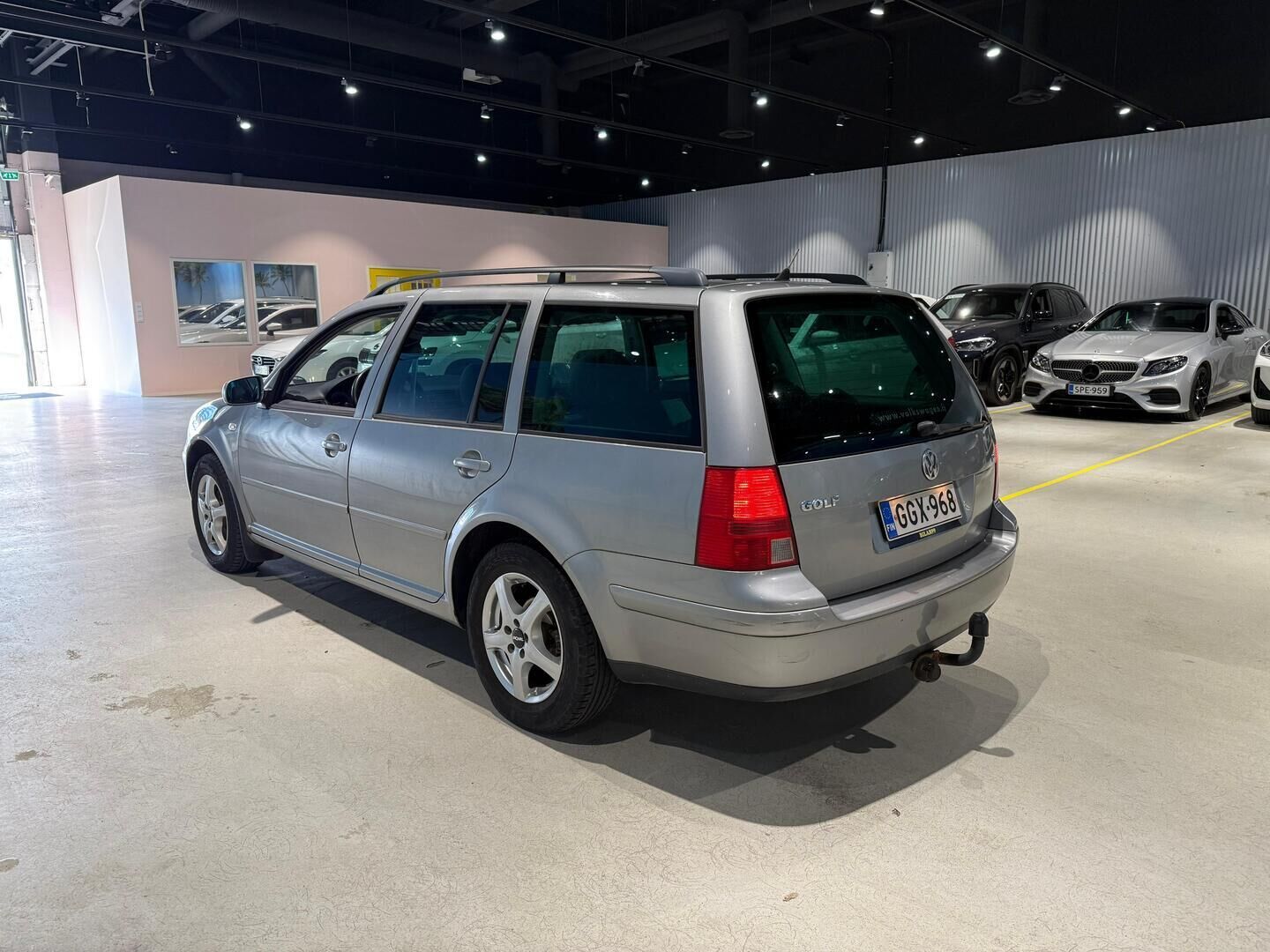 Volkswagen Golf Variant 2006 1,6 77 kW Trendline / Myydään huutokaupat.com:issa! - 2x renkaat&vanteet / Huoltokirja / Lohkolämmitin / 2x avain