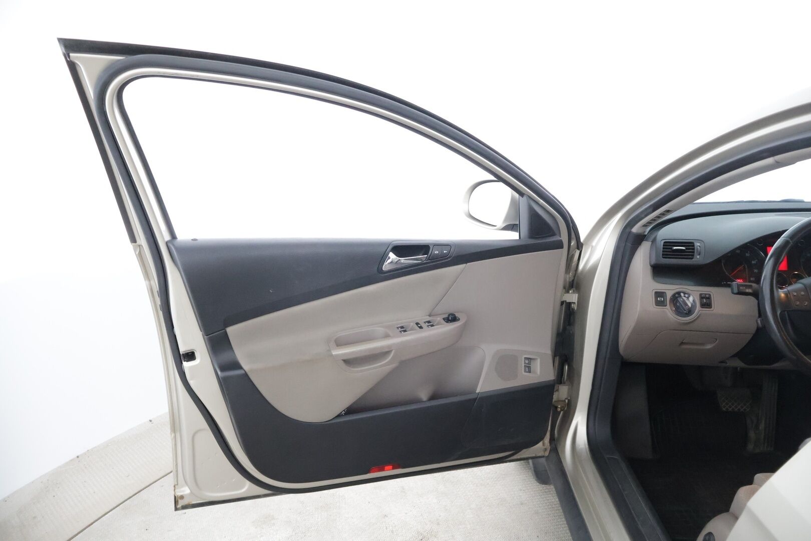 Volkswagen Passat Variant 2006 2,0 FSI 110 kW Trendline aut. * Myydään huutokaupat.com! / Suomiauto / Juuri katsastettu * - *Katsastettu 7/2025! / Ilmastointi / Vakkari*