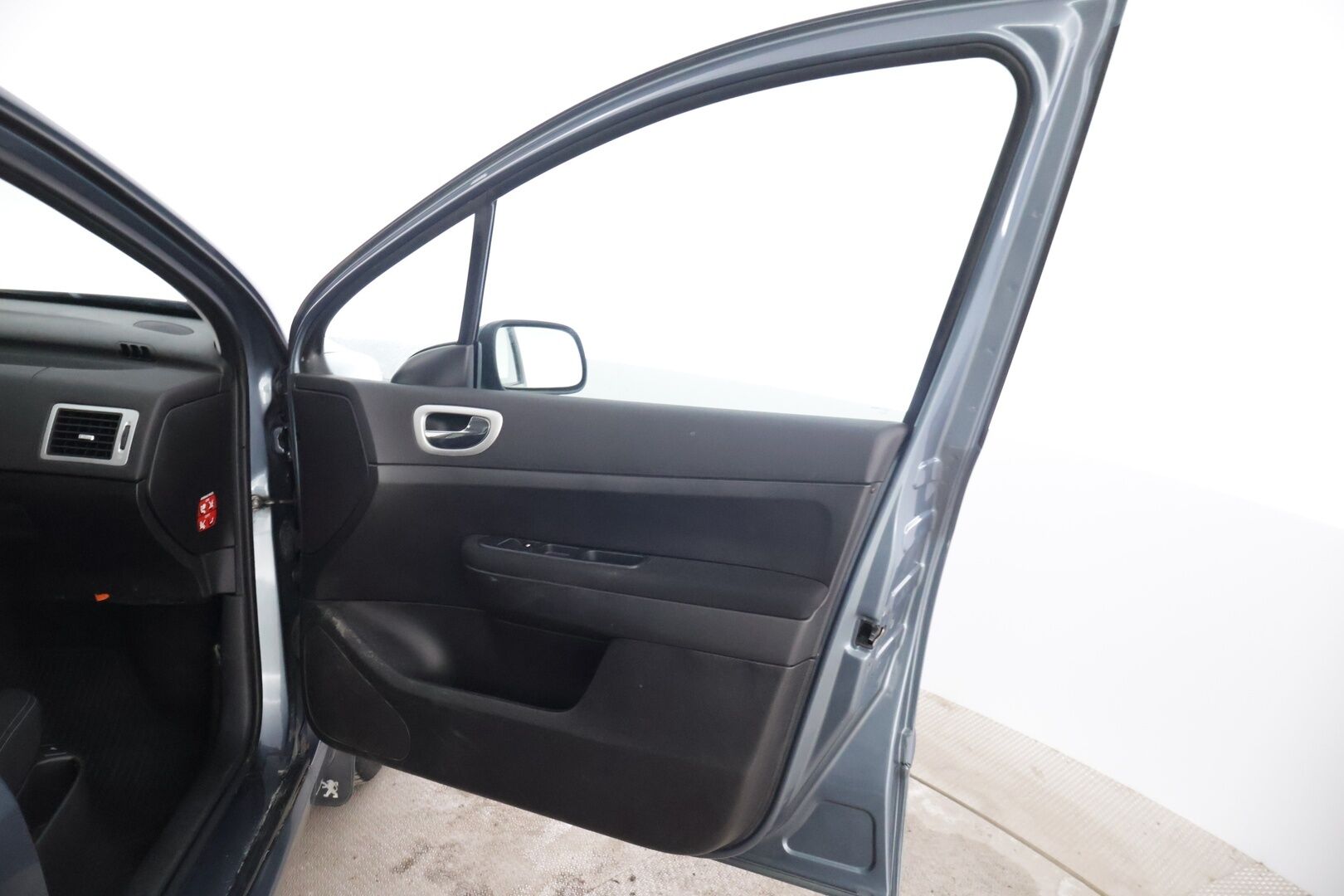 Peugeot 307 2007 5D 307 WAGON 1.6I YritysOutlet - Myydään vain yrityksille - * Kahdet hyvät renkaat / Leimaa vuoden loppuun / Huoltokirja / Hyvä ajettava! *