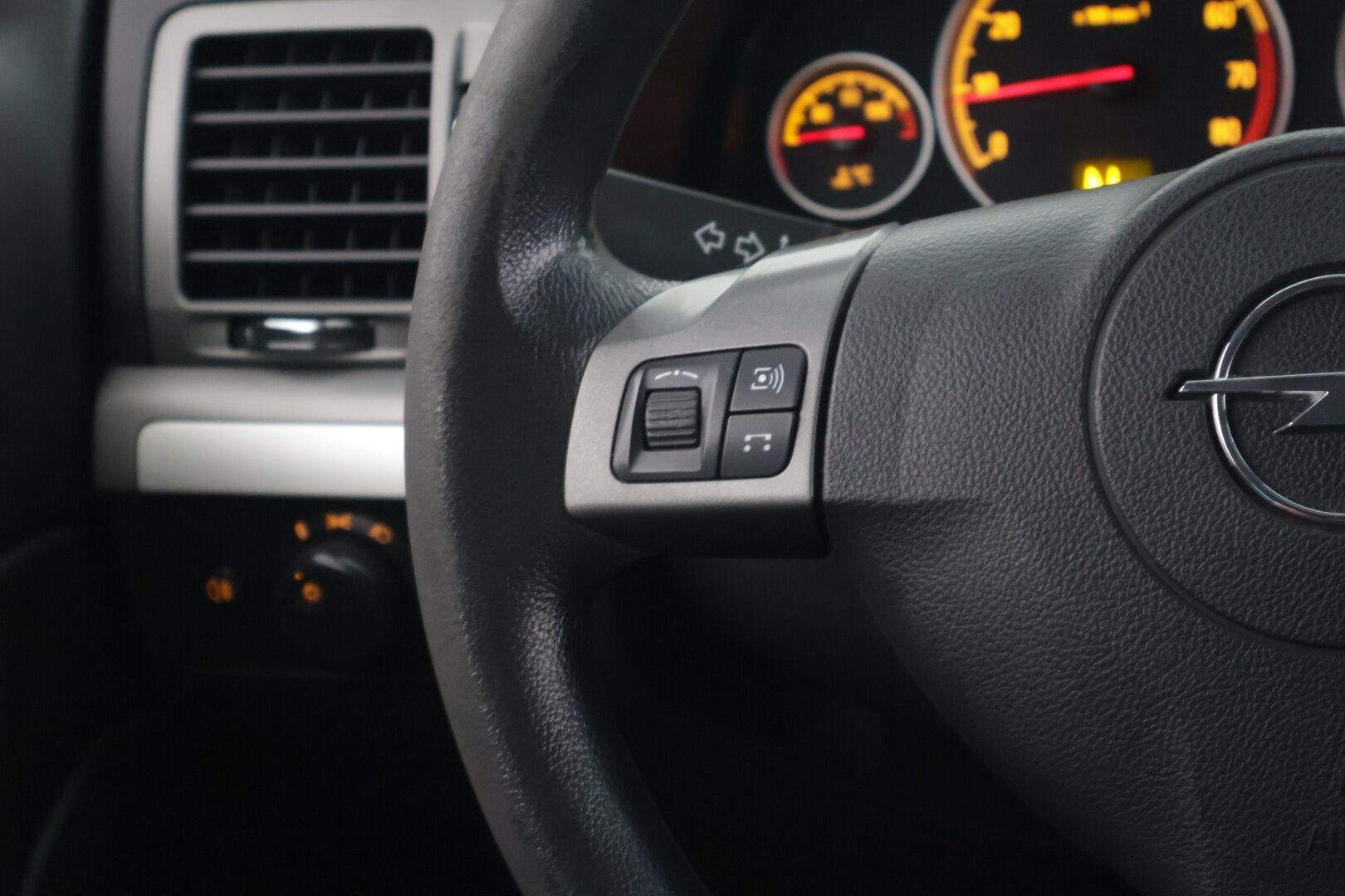 Opel Vectra 2007 4D VECTRA HATCHBACK 1.8 AUTOMATIC *Myydään Huutokaupat.com / Pitkä leima*