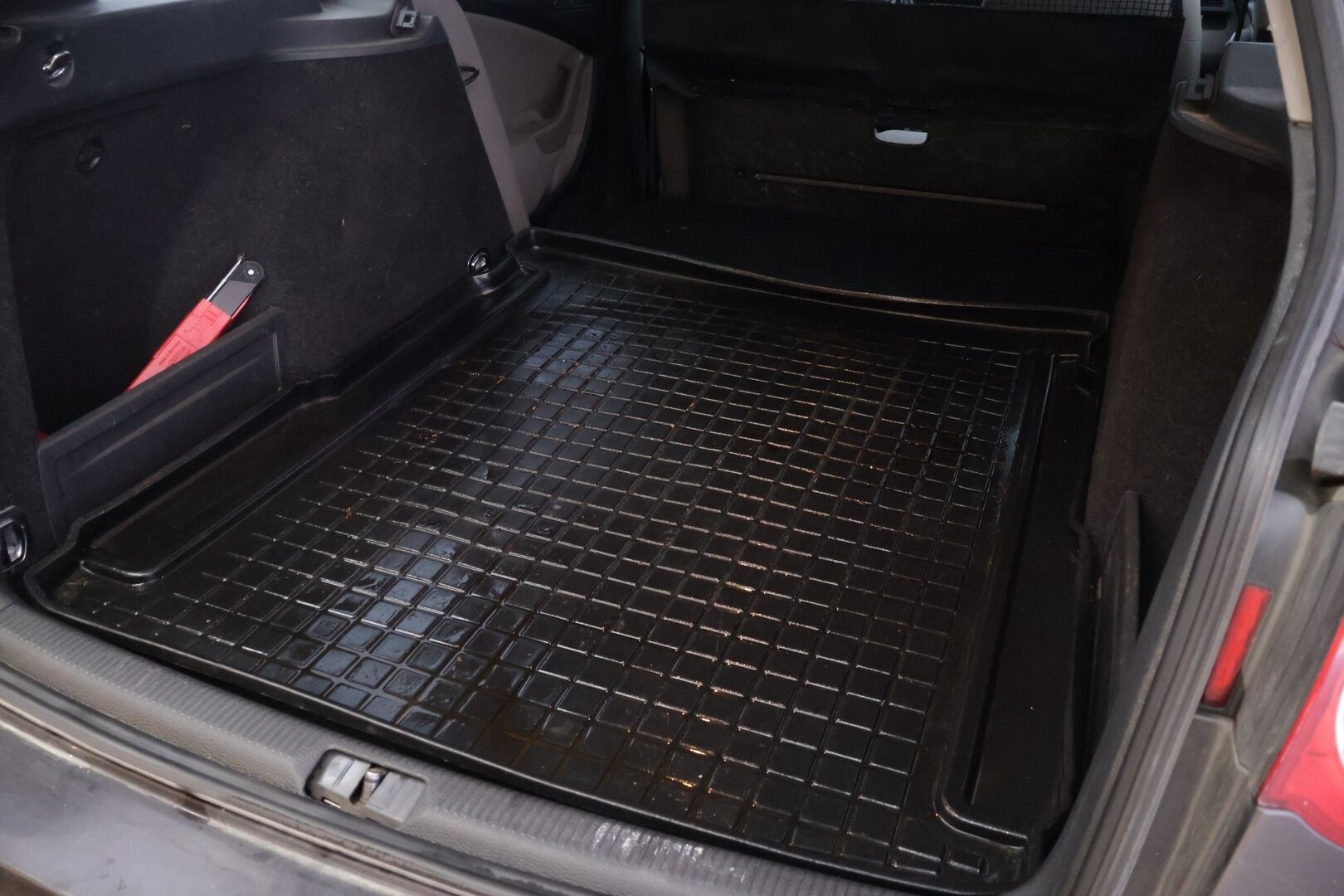 Volkswagen Passat Variant 2007 5D 1.9TDI *Lohko S.Pistoke / Koukku / Pakuksi rekattu / Suomiauto*  - YritysOutlet - Myydään vain yrityksille - – Tämä auto myydään YritysOutlet -valikoimasta vain yritykselle