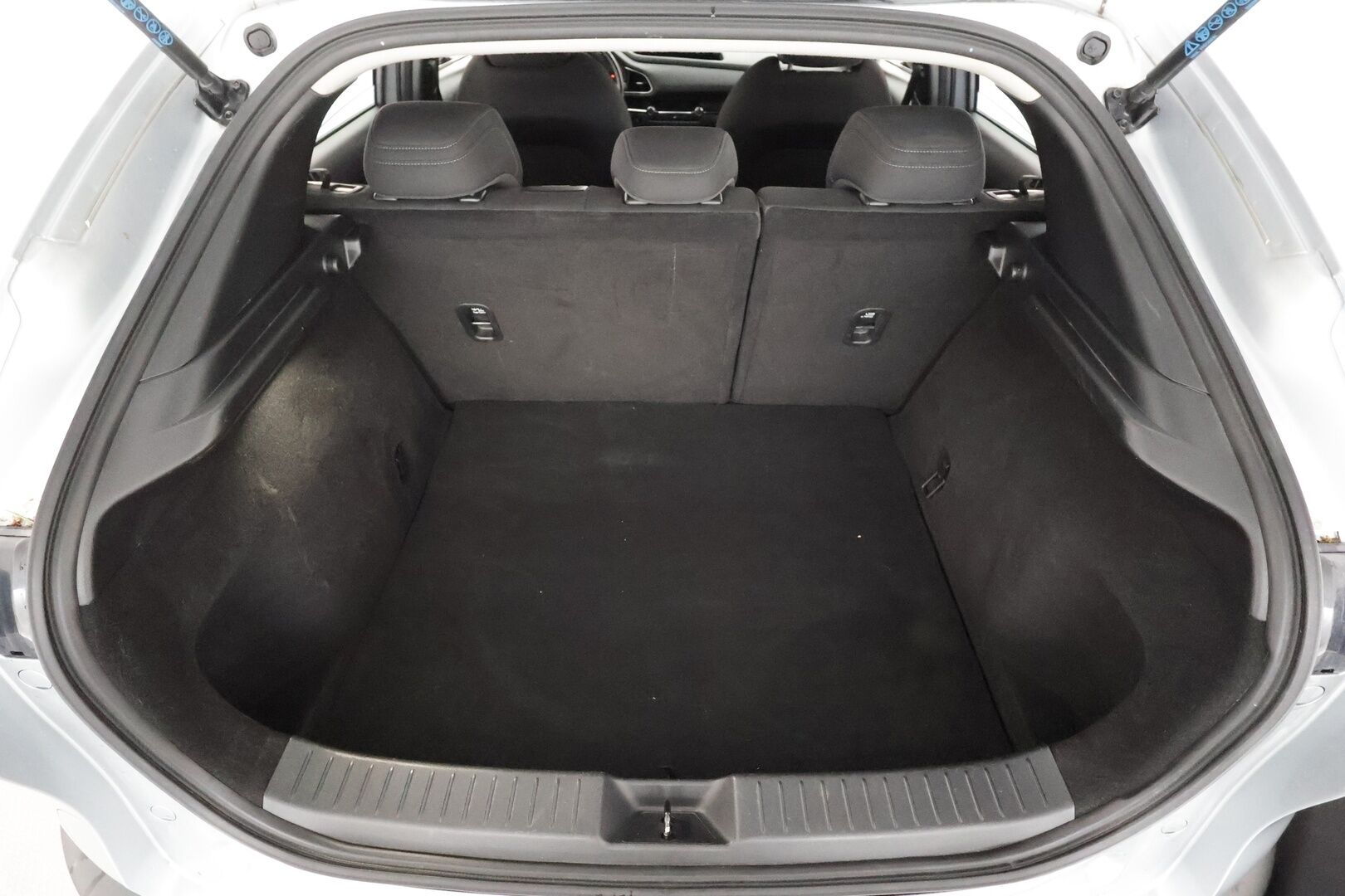 Mazda CX-30 2023 2,0 (150hv) M Hybrid e-Skyactiv-G Optimum Plus AT - | ACC | Lohko | Koukku | P.Kamera | LED | Ratinlämmitys | Keyless | Apple&Android | 1.Om Suomi-auto | Kahdet Renkaat |