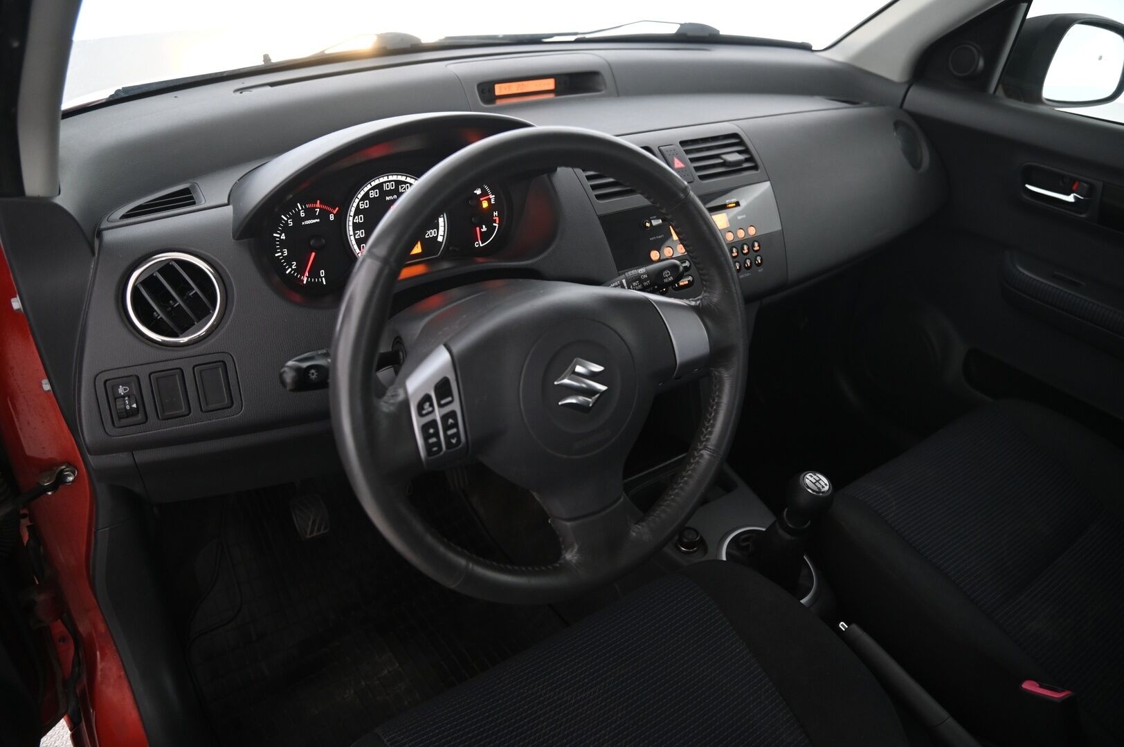 Suzuki Swift 2007 1,3 4x4 GL 5d - 4X4 | 2 Renkaat | Juuri katsastettu & huollettu | Lohko ja sisäpistoke