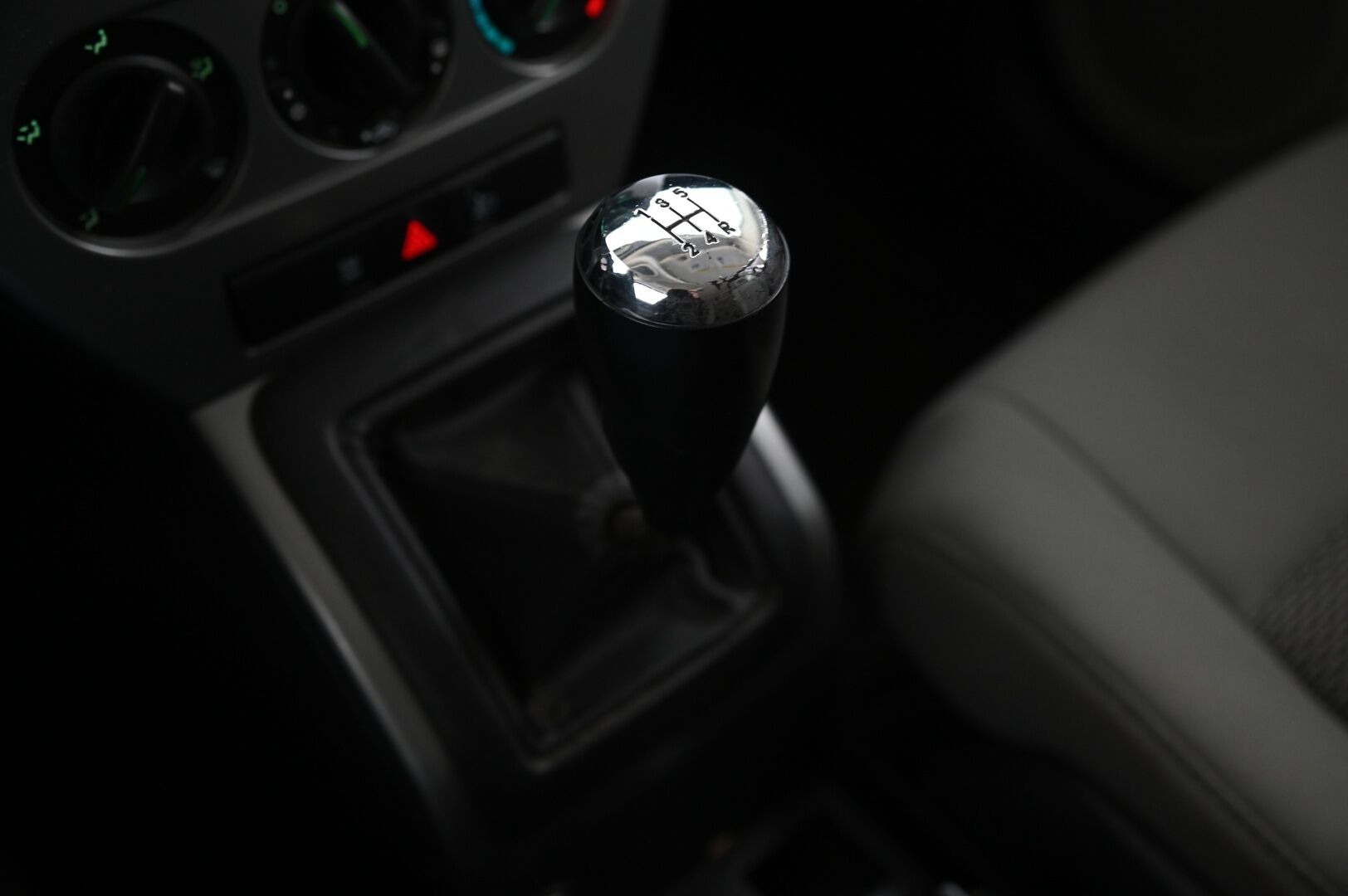 Jeep Patriot 2010 2,4 M5 Business*Myydään Huutokaupat.com*