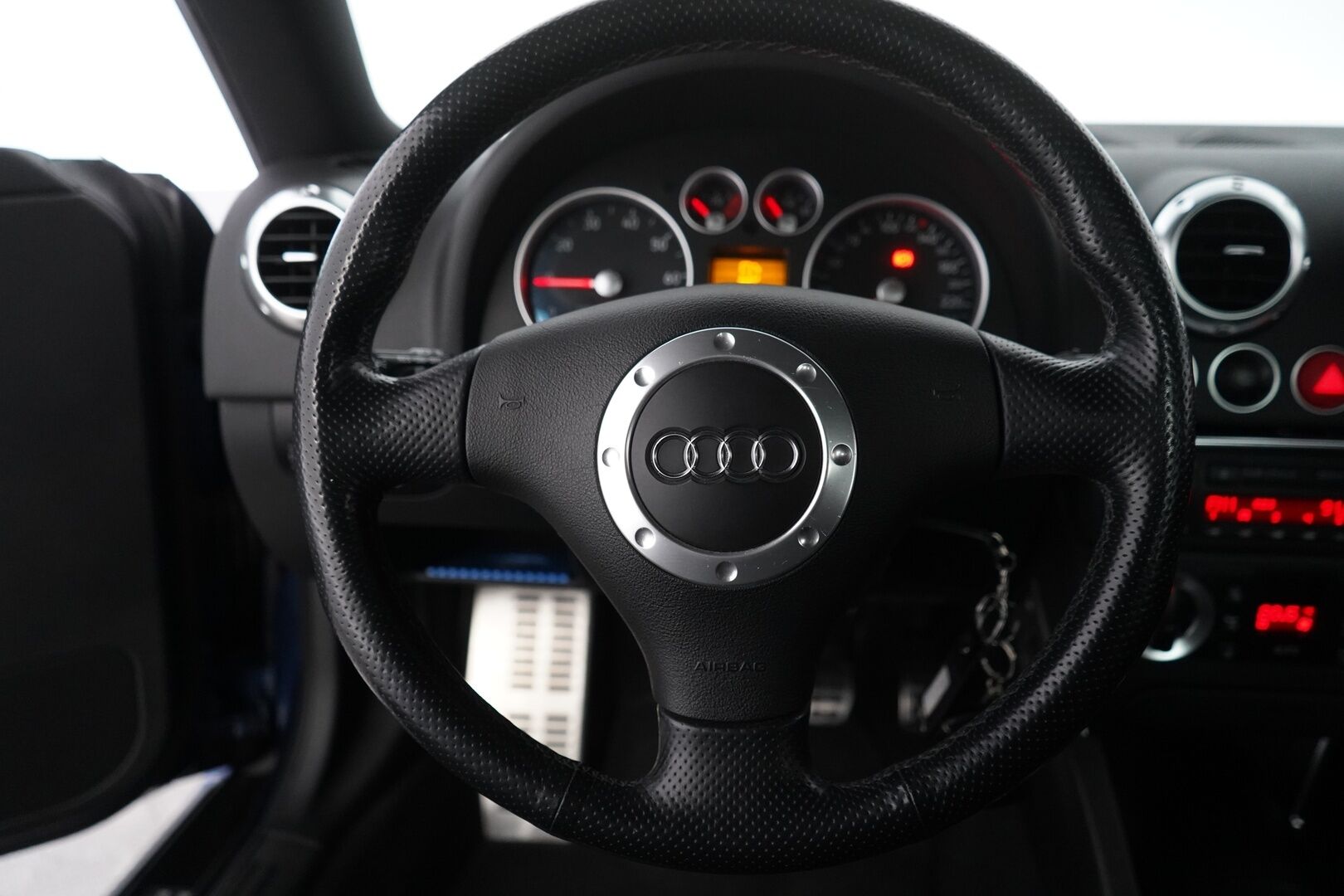 Audi TT 2003 YritysOutlet - Myydään vain yrityksille - – Tämä auto myydään YritysOutlet -valikoimasta vain yritykselle