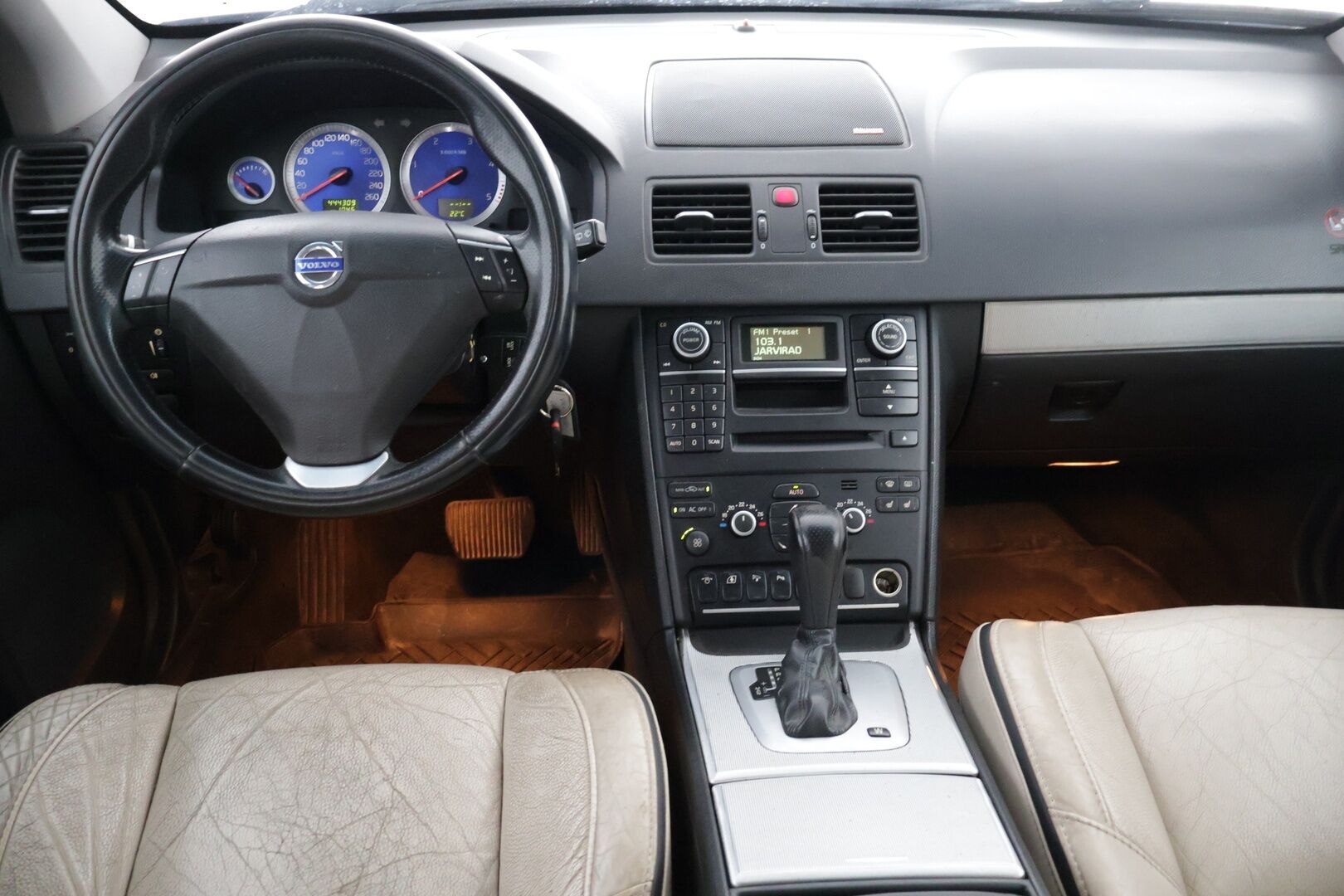 Volvo XC90 2007 5D XC90 MPV 2.4 D5 AUT EXECUTIVE SPORT-7 - YritysOutlet - Myydään vain yrityksille - Nahat | Muistipenkki | Koukku | Istuimet 7:lle | Kattoluukku | 