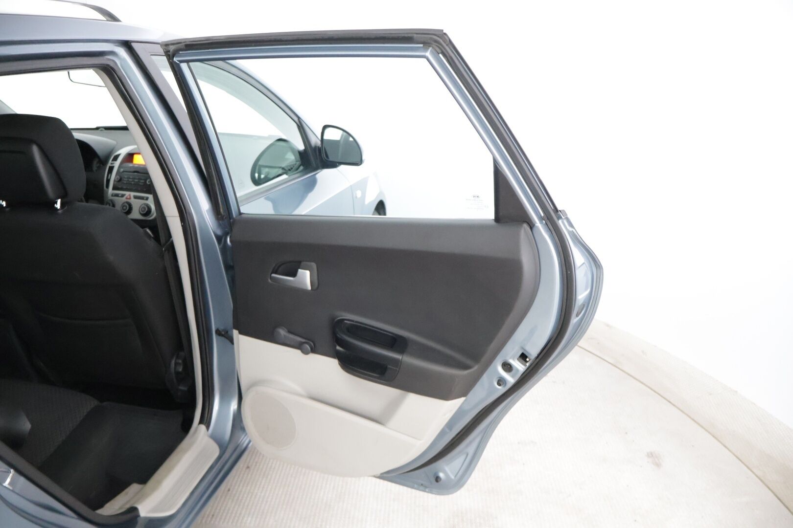 Kia CEED 2009 2,0 CRDi EX SW * Myydään huutokaupat.com-sivustolla / Suomiauto / 2x renkaat / Vetokoukku * - * Pienellä laitolla asiallinen peli! / Kaksilla renkailla ja vetokoukulla! *