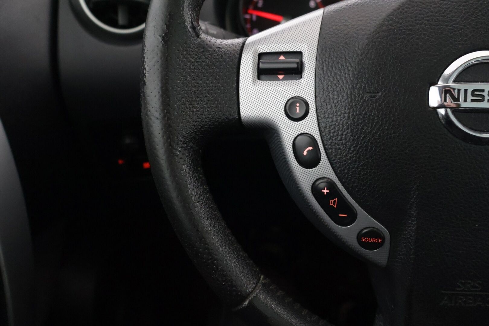 Nissan Qashqai 2008 1,6 Acenta 5MT 4x2, Glass roof