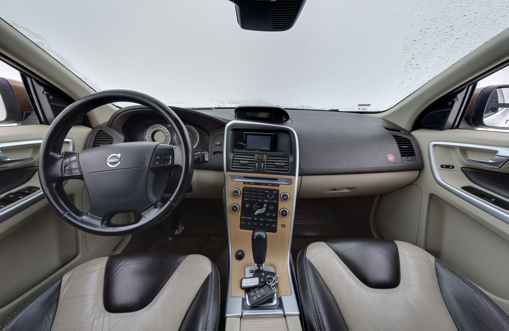 Volvo XC60 2008 D5 AWD Momentum aut. *Adapt. Vakkari / Webasto / Muistipenkki / Jakopää tehty 8/23!* - Suomi-auto / Kahdet renkaat alumiinivantein / Jakopää 8-2023