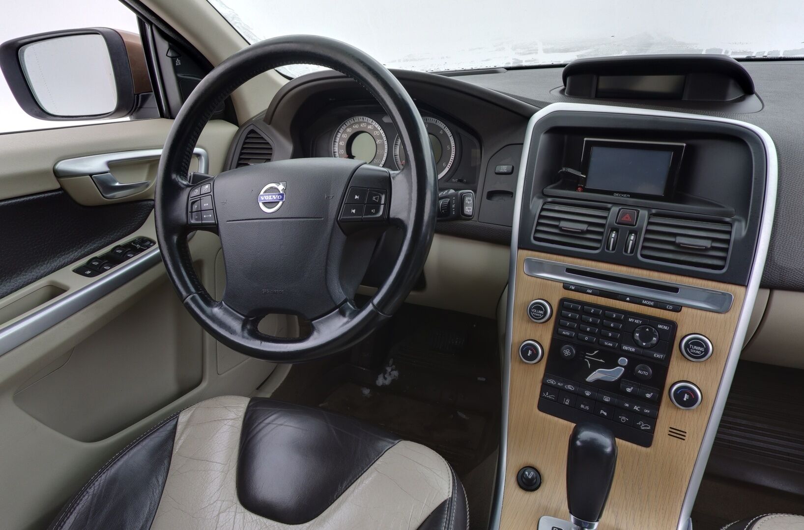 Volvo XC60 2008 D5 AWD Momentum aut. *Adapt. Vakkari / Webasto / Muistipenkki / Jakopää tehty 8/23!* - Suomi-auto / Kahdet renkaat alumiinivantein / Jakopää 8-2023