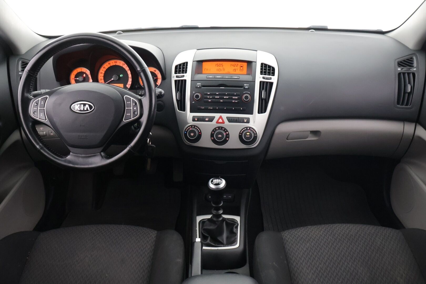Kia cee'd 2009 1,6 EX SW - Jakoketju vaihdettu / 2x Hyvät nokian renkaat / Huoltokirja / Huutokaupat.com! 