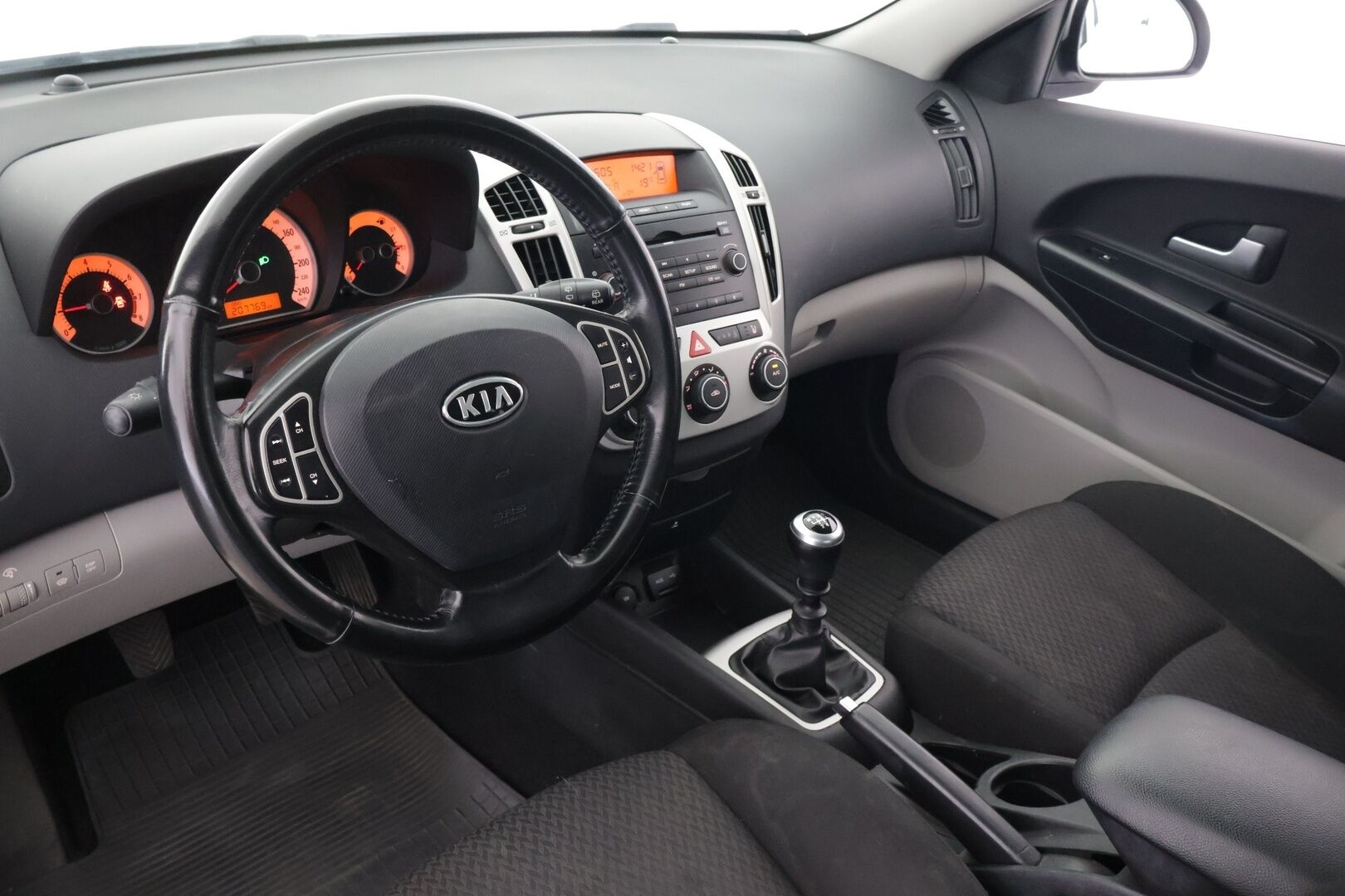 Kia cee'd 2009 1,6 EX SW - Jakoketju vaihdettu / 2x Hyvät nokian renkaat / Huoltokirja / Huutokaupat.com! 