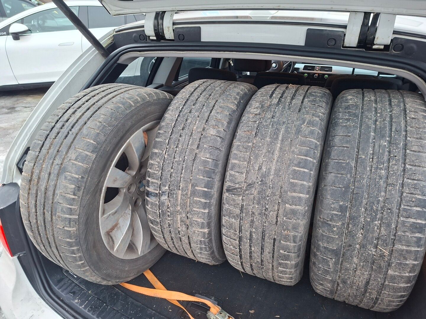 BMW 520 2010 E61 Touring Business * YritysOutlet - Myydään vain yrityksille * - YritysOutlet - Myydään vain yrityksille / Suomi-auto / Katsastus 08/2026