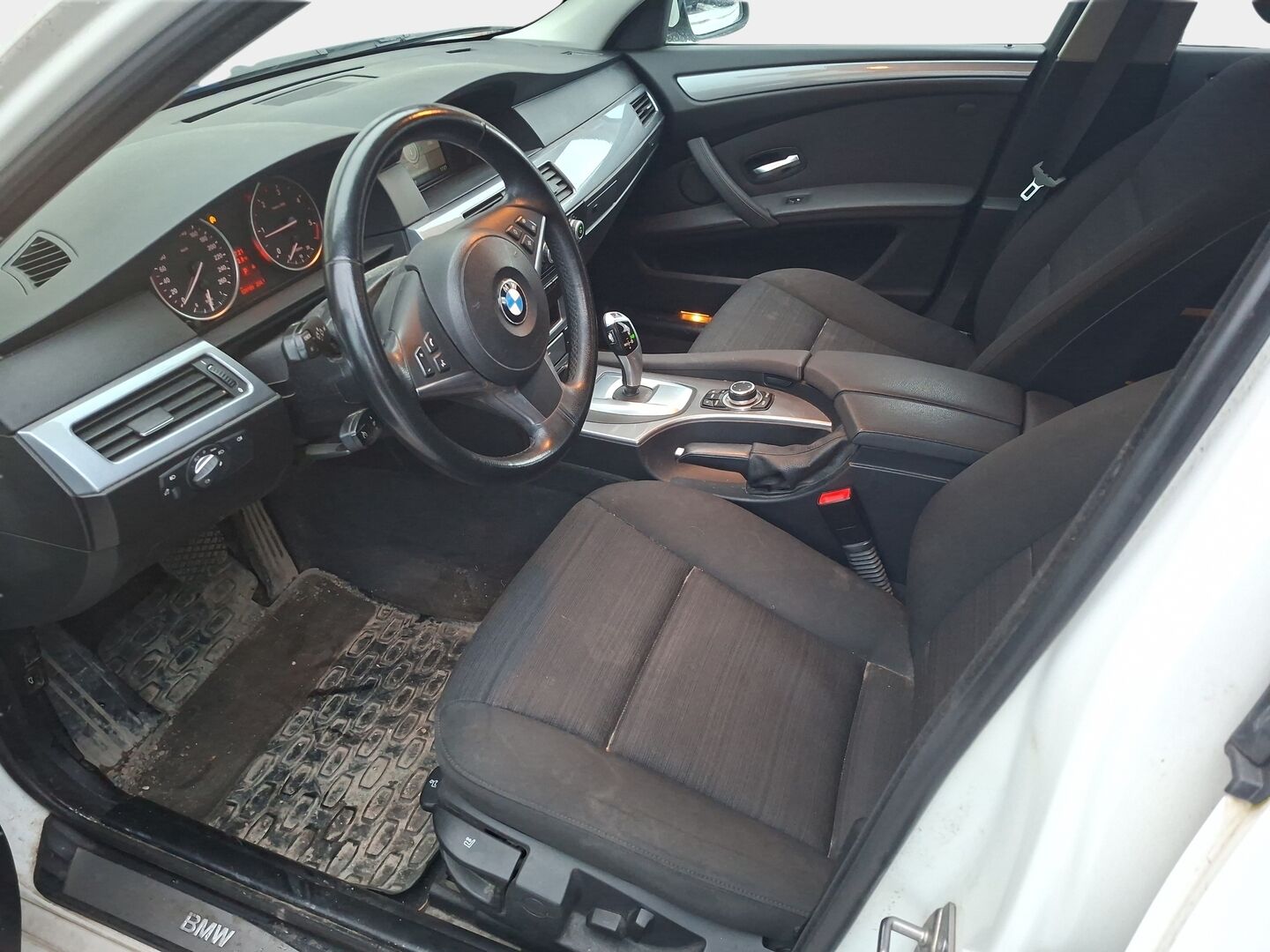 BMW 520 2010 E61 Touring Business * YritysOutlet - Myydään vain yrityksille * - YritysOutlet - Myydään vain yrityksille / Suomi-auto / Katsastus 08/2026