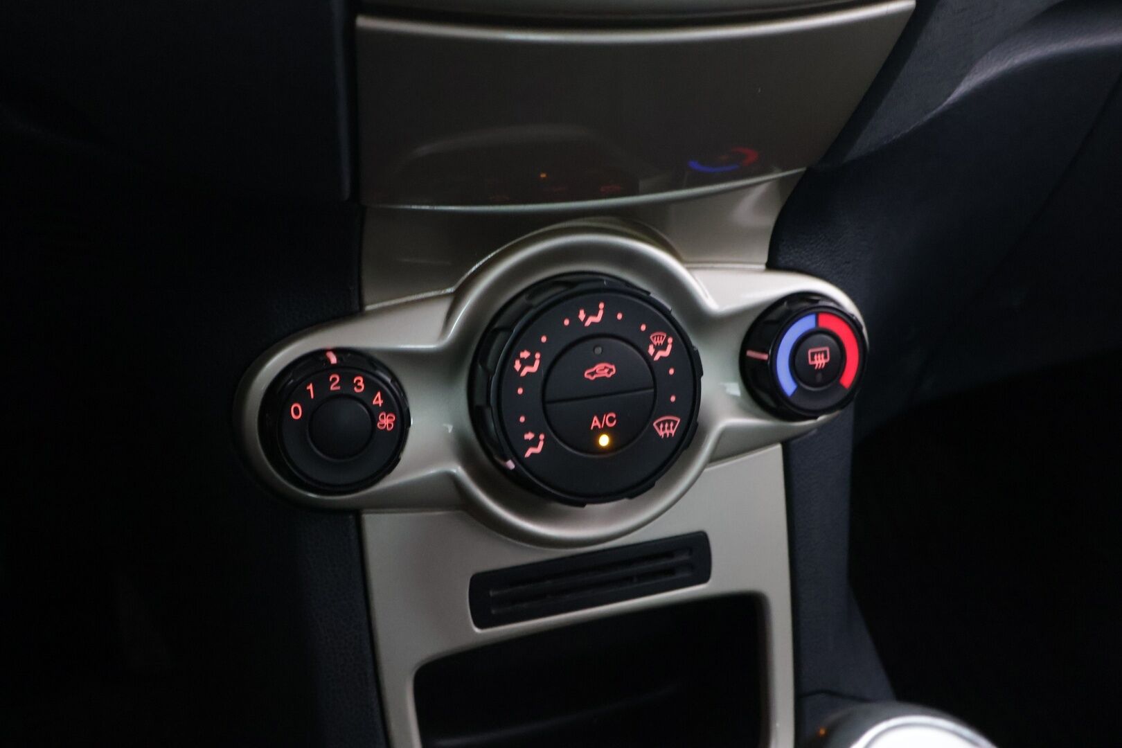 Ford Fiesta 2009 1,25 82 hv Ghia M5 5-ovinen *Myydään Huutokaupat.com*