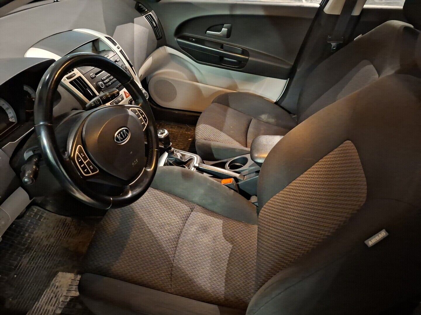 Kia cee'd 2009 1,6 EX SW YritysOutlet - Myydään vain yrityksille *Lohko / Ilmastointi / Kahdet renkaat* - YritysOutlet - Myydään vain yrityksille