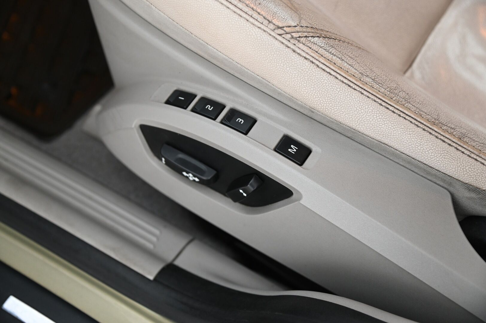 Volvo V50 2009 2,0D (136 hv) Summum aut **Suomi-Auto / Webasto / Muistipenkki / Vakkari** - *Juuri saapunut! / P-tutka / 2X Renkaat / Nahkasisusta* - Osta nyt, maksa vasta ensi vuonna