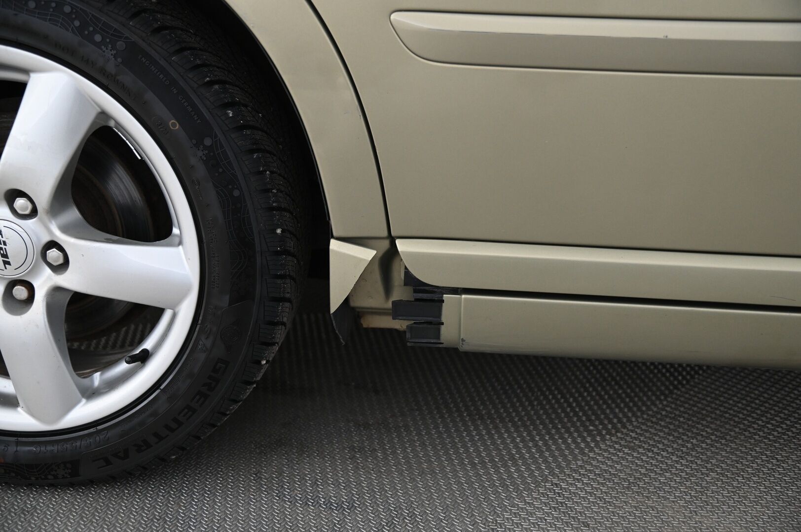 Volvo V50 2009 2,0D (136 hv) Summum aut **Suomi-Auto / Webasto / Muistipenkki / Vakkari** - *Juuri saapunut! / P-tutka / 2X Renkaat / Nahkasisusta* - Osta nyt, maksa vasta ensi vuonna