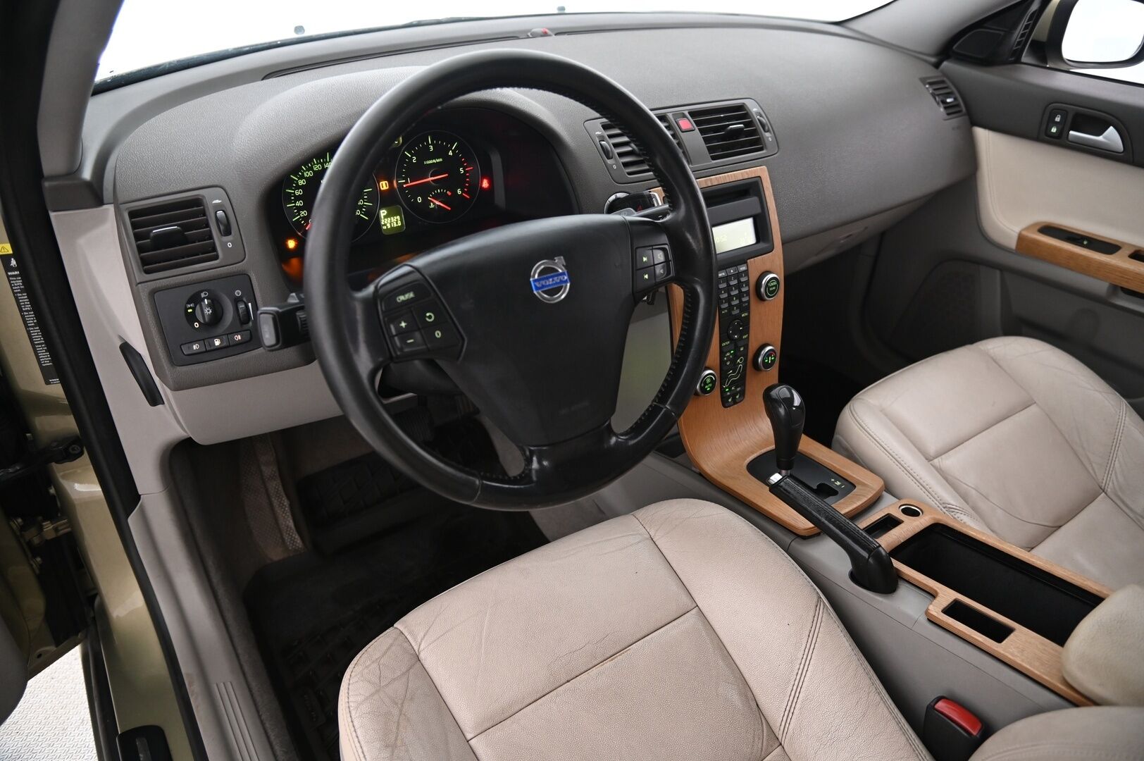 Volvo V50 2009 2,0D (136 hv) Summum aut **Suomi-Auto / Webasto / Muistipenkki / Vakkari** - *Juuri saapunut! / P-tutka / 2X Renkaat / Nahkasisusta* - Osta nyt, maksa vasta ensi vuonna