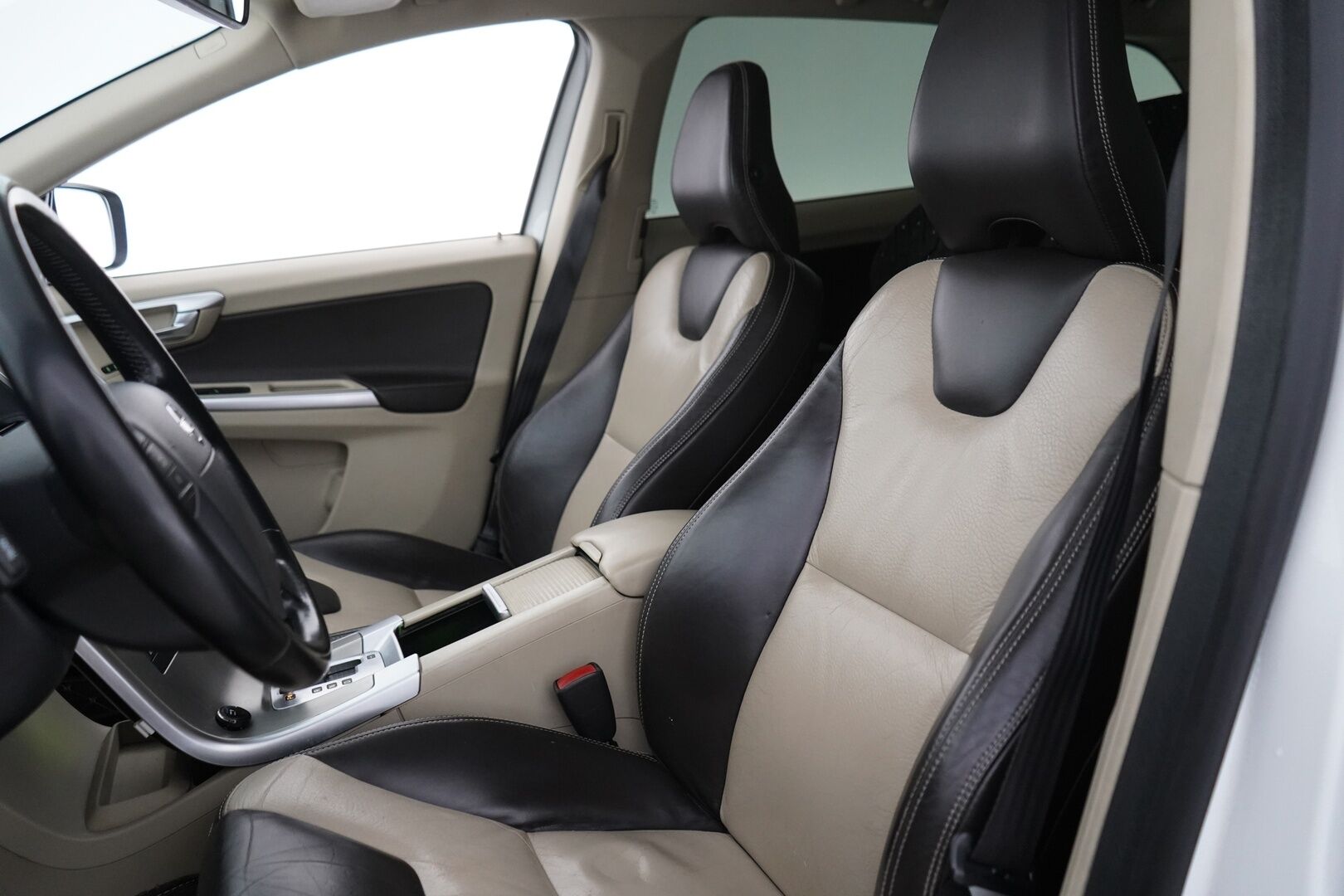 Volvo XC60 2009 D5 AWD Summum *- YritysOutlet - Myydään vain yrityksille * - Suomi-auto / Nahkasisusta / Muistipenkki / Webasto / Vetokoukku