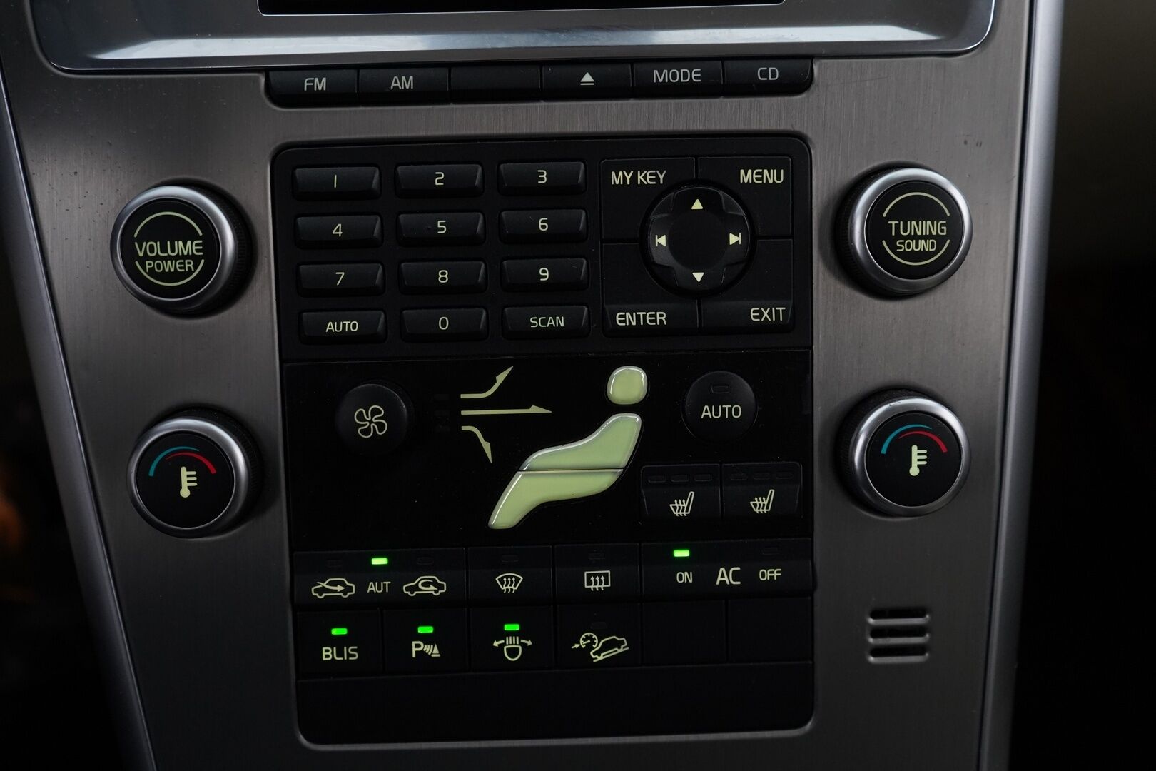 Volvo XC60 2009 D5 AWD Summum *- YritysOutlet - Myydään vain yrityksille * - Suomi-auto / Nahkasisusta / Muistipenkki / Webasto / Vetokoukku