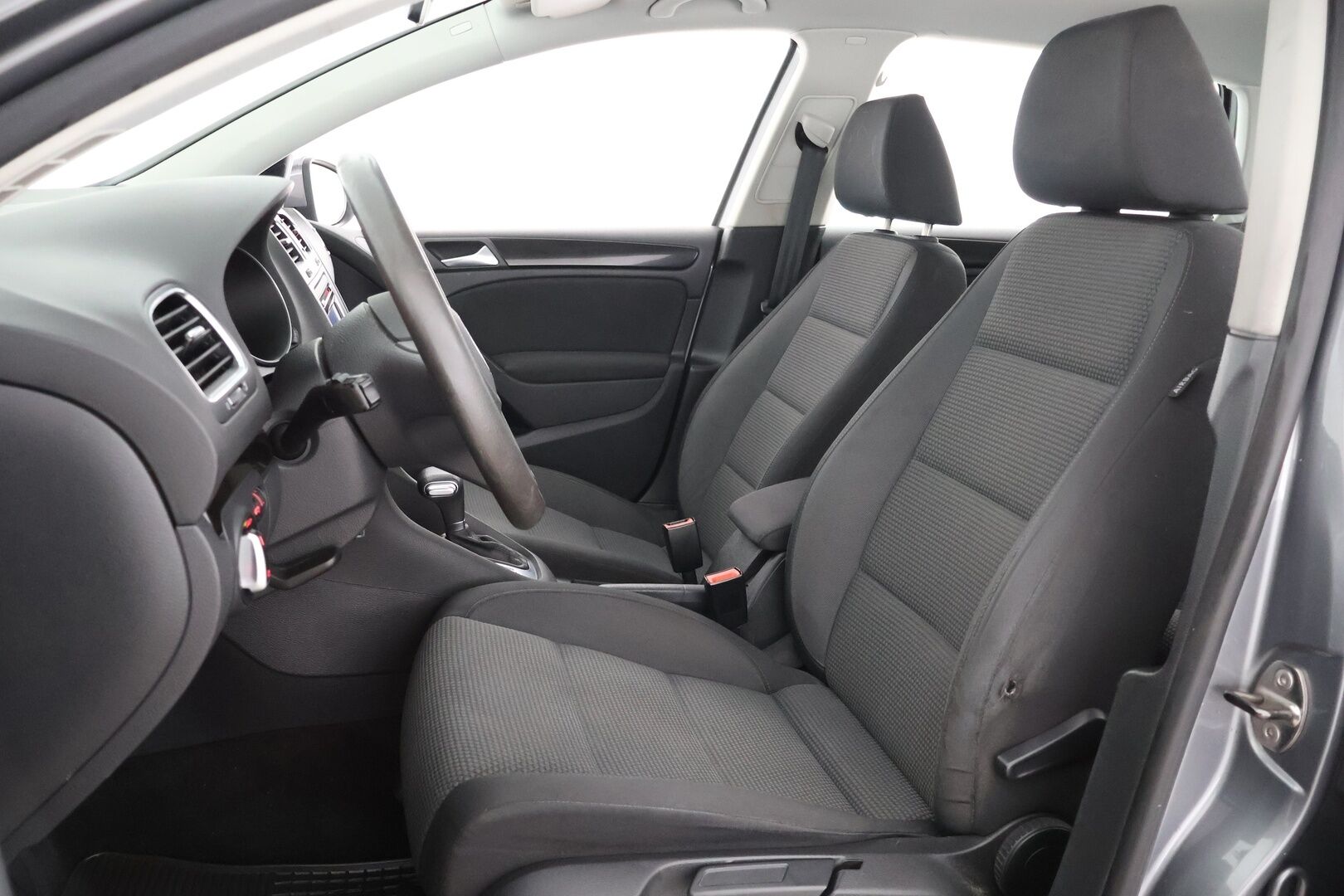Volkswagen Golf 2009 Comfortline 1,4 TSI 90 kW, DSG-autom. 4-ovinen - Lohko + sisä | Koukku | Ilmastointi | 2x Uudet renkaat vanteineen | Juuri saapunut Raisioon!