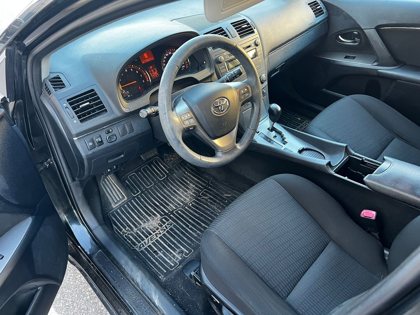 Toyota Avensis 2010 1,8 Valvematic Linea Sol Wagon Multidrive S * Suomiauto / Vetokoukku / Lohko & Sisäpistoke / Vakkari - 2x Hyvät renkaat / Siisti yksilö / Juuri tullut Tampereelle!