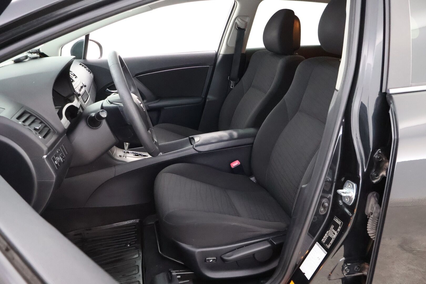 Toyota Avensis 2010 1,8 Valvematic Linea Sol Wagon Multidrive S * Suomiauto / Vetokoukku / Lohko & Sisäpistoke / Vakkari - 2x Hyvät renkaat / Siisti yksilö / Juuri tullut Tampereelle!