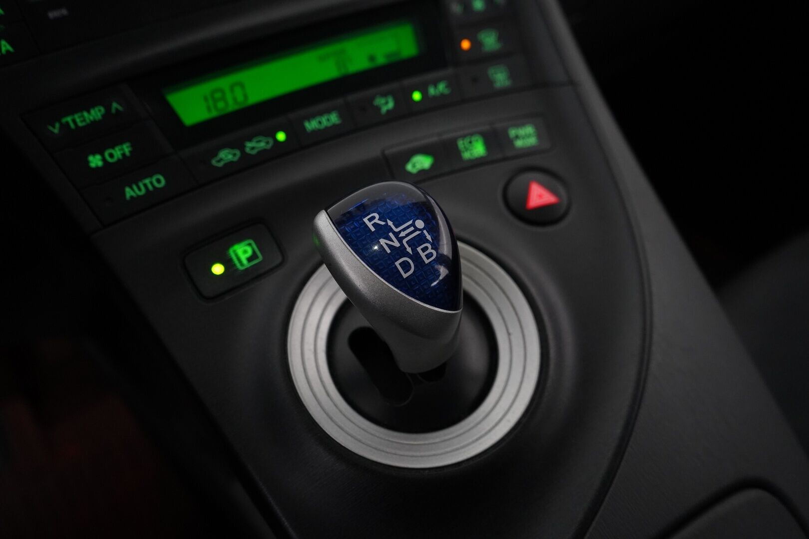 Toyota Prius 2011 HSD Premium 5ov * HUD / Peruutuskamera / Keyless / Vakkari / Lohkolämmitin * - Suomi-auto / Merkkihuollettu / Katsastettu 30.7.25 / Viimeisin huolto 238tkm 
