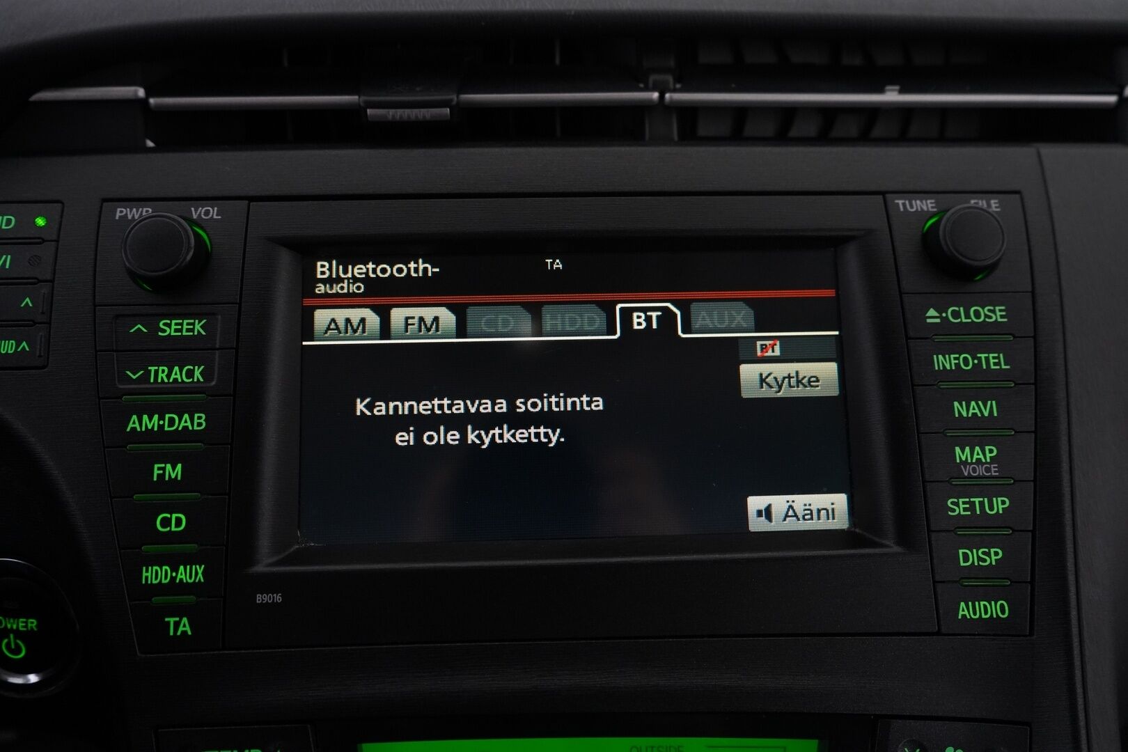 Toyota Prius 2011 HSD Premium 5ov * HUD / Peruutuskamera / Keyless / Vakkari / Lohkolämmitin * - Suomi-auto / Merkkihuollettu / Katsastettu 30.7.25 / Viimeisin huolto 238tkm 