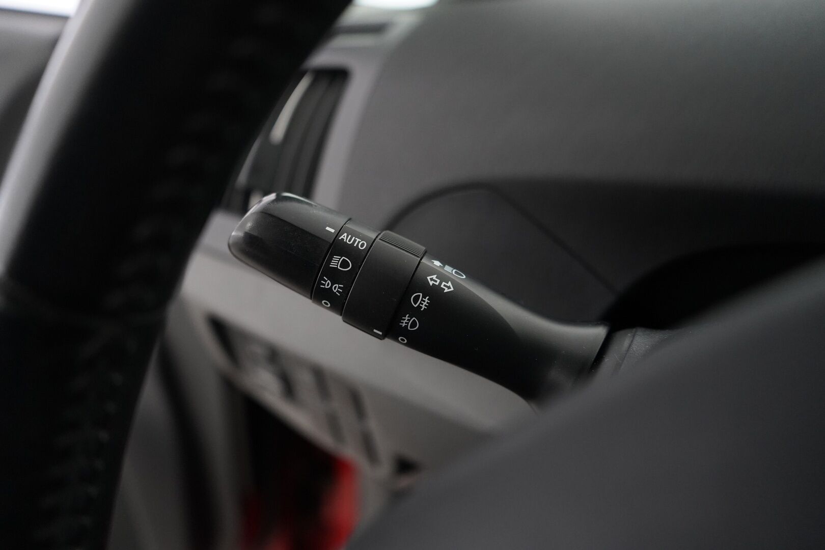 Toyota Prius 2011 HSD Premium 5ov * HUD / Peruutuskamera / Keyless / Vakkari / Lohkolämmitin * - Suomi-auto / Merkkihuollettu / Katsastettu 30.7.25 / Viimeisin huolto 238tkm 