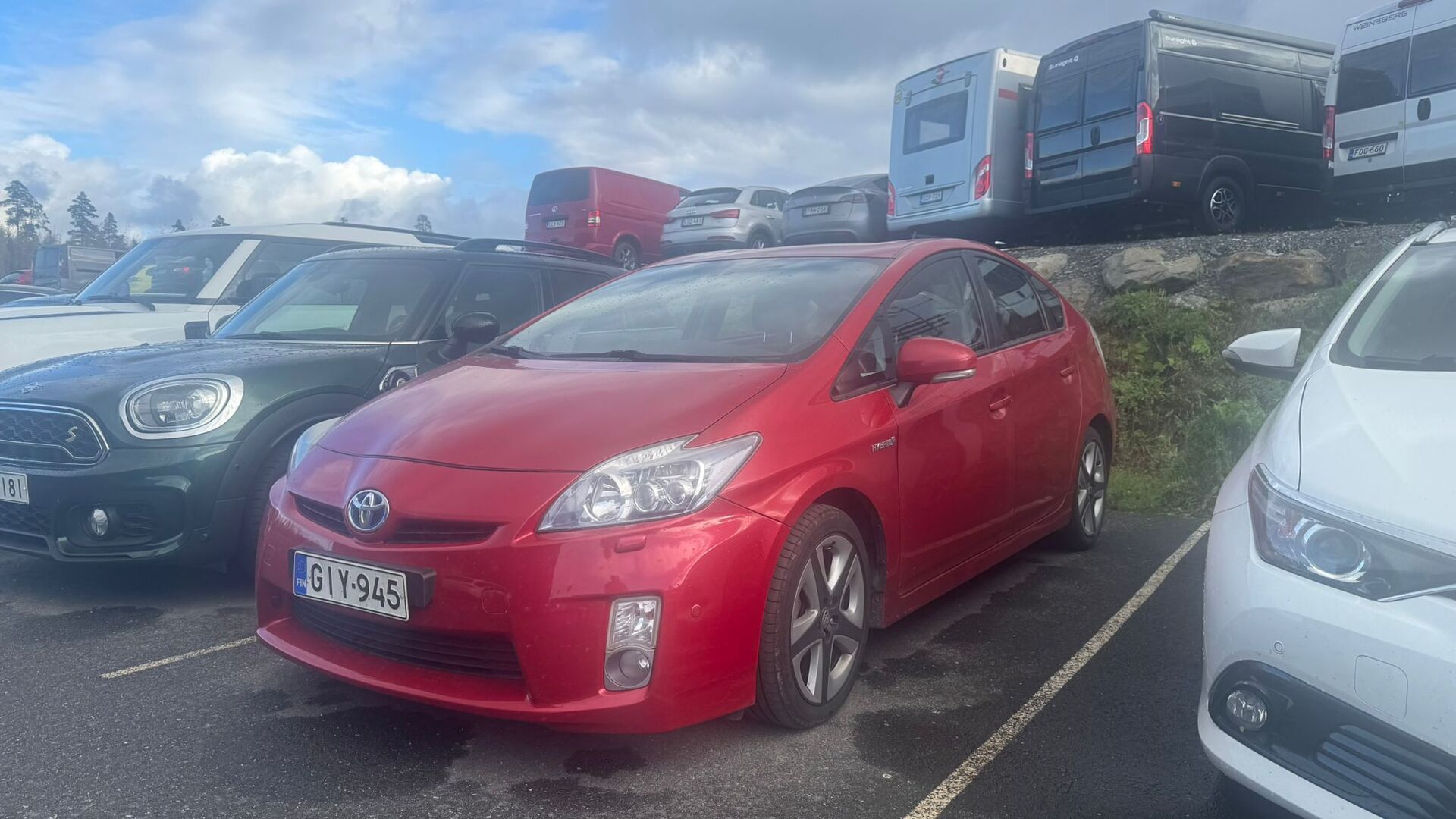 Toyota Prius 2011 HSD Premium 5ov * HUD / Peruutuskamera / Keyless / Vakkari / Lohkolämmitin * - Suomi-auto / Merkkihuollettu / Katsastettu 30.7.25 / Viimeisin huolto 238tkm 