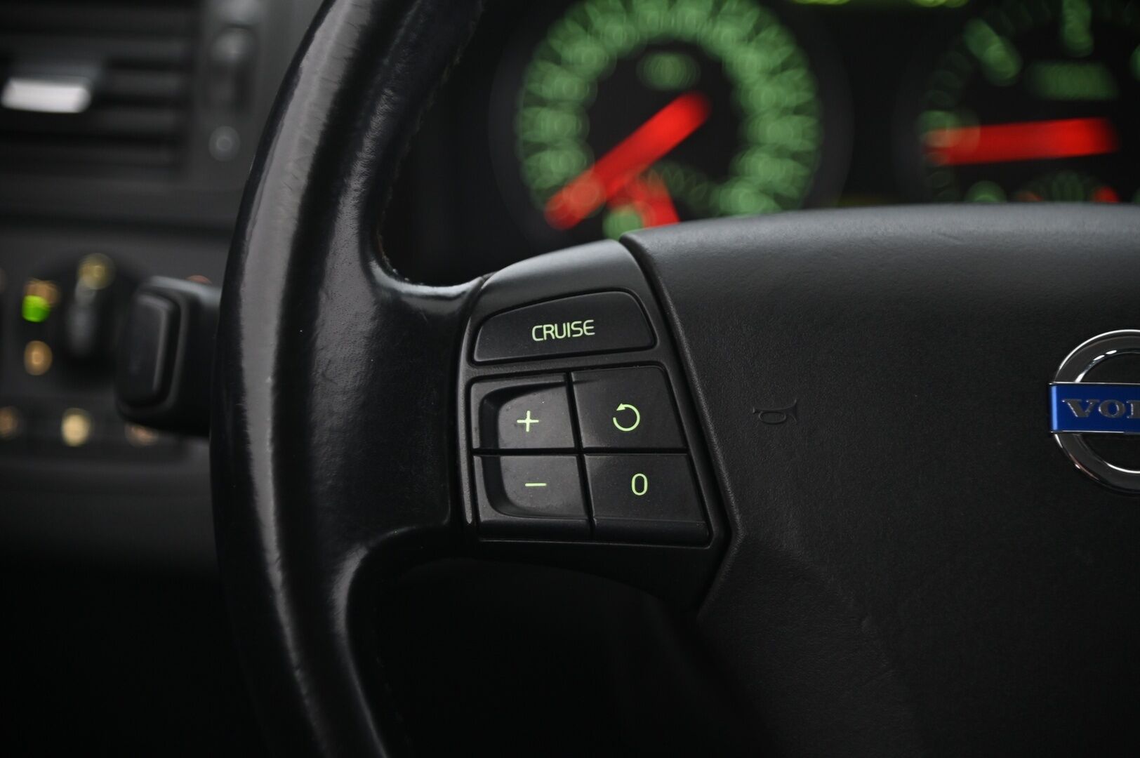 Volvo V50 2011 1,6D DRIVe start/stop Kinetic man *Myydään Huutokaupat.com kautta!* - https://huutokaupat.com/kohde/6567758/volvo-v50-webasto-nahat-koukku-2011