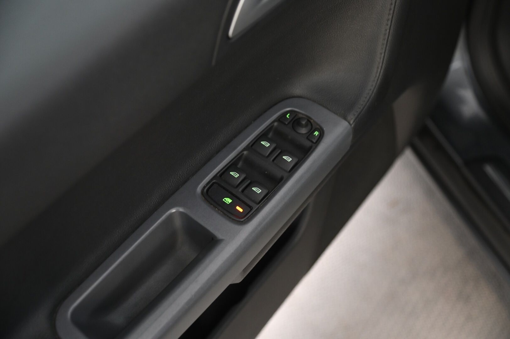 Volvo V50 2011 1,6D DRIVe start/stop Kinetic man *Myydään Huutokaupat.com kautta!* - https://huutokaupat.com/kohde/6567758/volvo-v50-webasto-nahat-koukku-2011