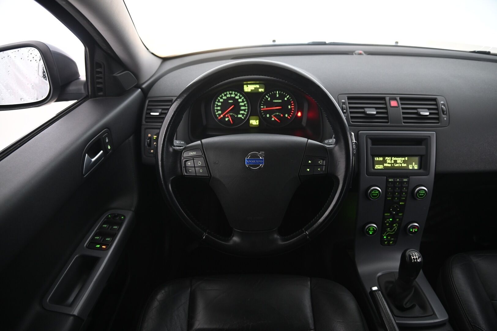 Volvo V50 2011 1,6D DRIVe start/stop Kinetic man *Myydään Huutokaupat.com kautta!* - https://huutokaupat.com/kohde/6567758/volvo-v50-webasto-nahat-koukku-2011