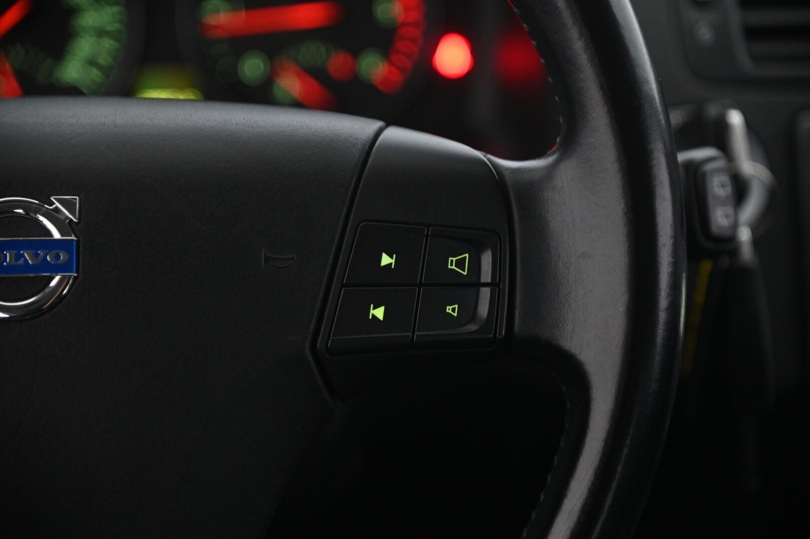 Volvo V50 2011 1,6D DRIVe start/stop Kinetic man *Myydään Huutokaupat.com kautta!* - https://huutokaupat.com/kohde/6567758/volvo-v50-webasto-nahat-koukku-2011