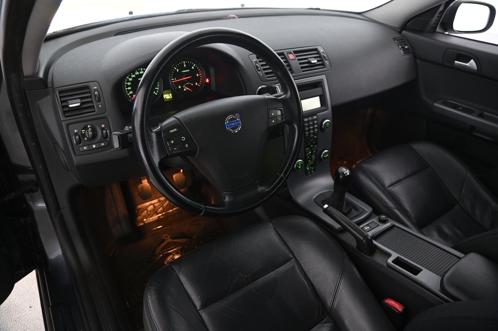 Volvo V50 2011 1,6D DRIVe start/stop Kinetic man *Myydään Huutokaupat.com kautta!* - https://huutokaupat.com/kohde/6567758/volvo-v50-webasto-nahat-koukku-2011