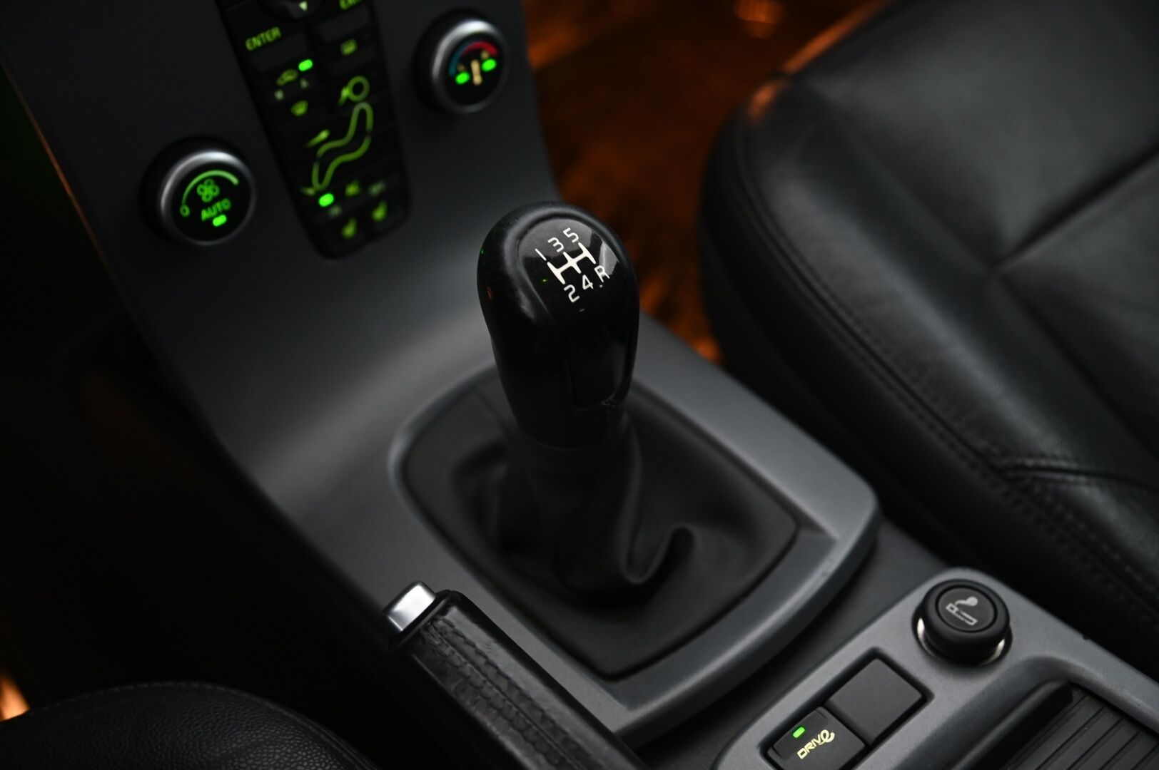 Volvo V50 2011 1,6D DRIVe start/stop Kinetic man *Myydään Huutokaupat.com kautta!* - https://huutokaupat.com/kohde/6567758/volvo-v50-webasto-nahat-koukku-2011