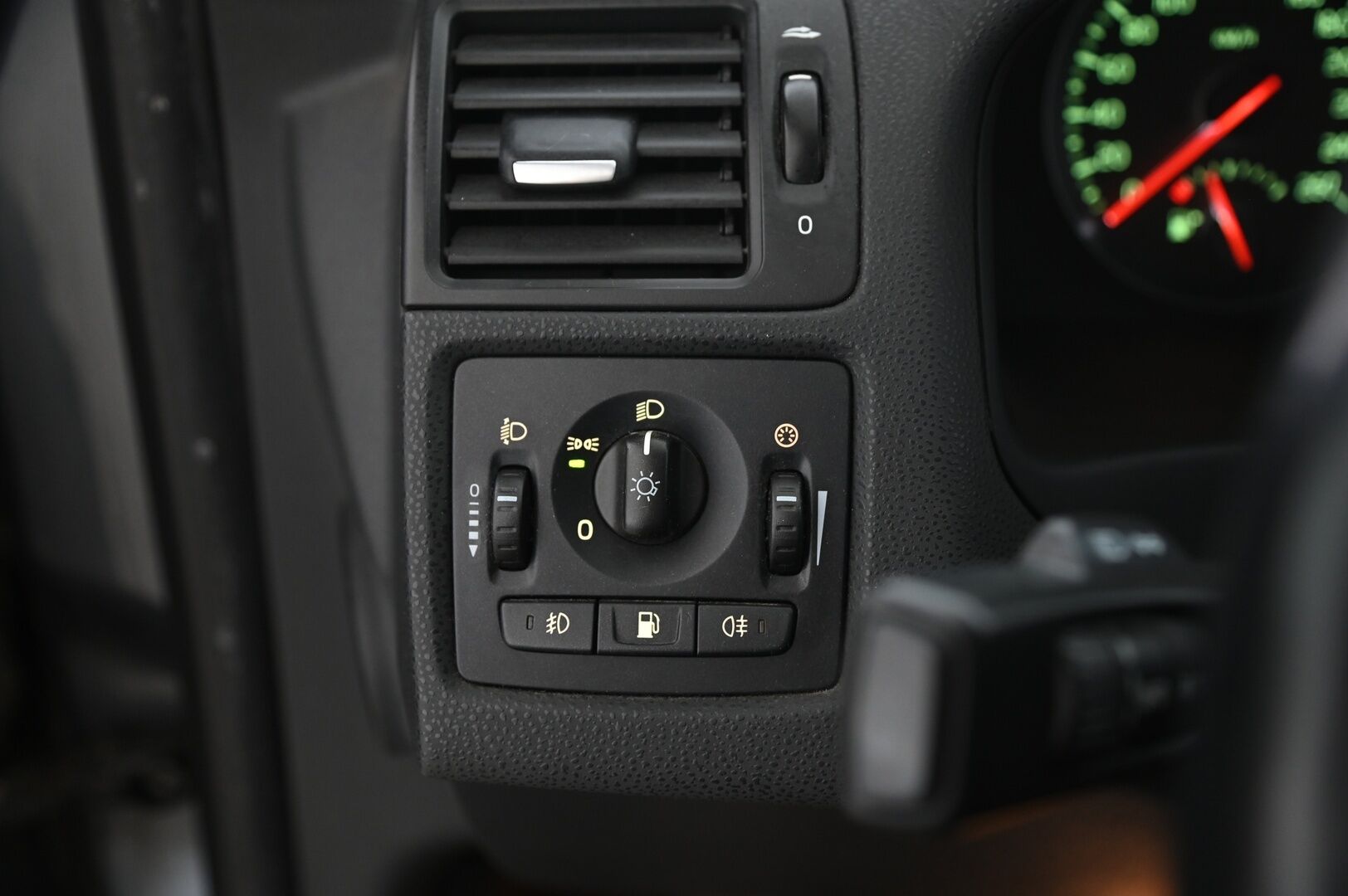 Volvo V50 2011 1,6D DRIVe start/stop Kinetic man *Myydään Huutokaupat.com kautta!* - https://huutokaupat.com/kohde/6567758/volvo-v50-webasto-nahat-koukku-2011