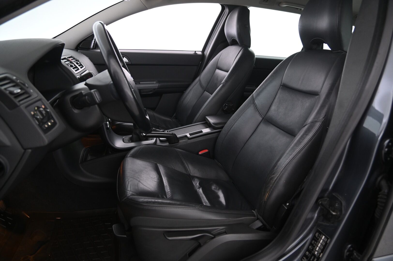 Volvo V50 2011 1,6D DRIVe start/stop Kinetic man *Myydään Huutokaupat.com kautta!* - https://huutokaupat.com/kohde/6567758/volvo-v50-webasto-nahat-koukku-2011