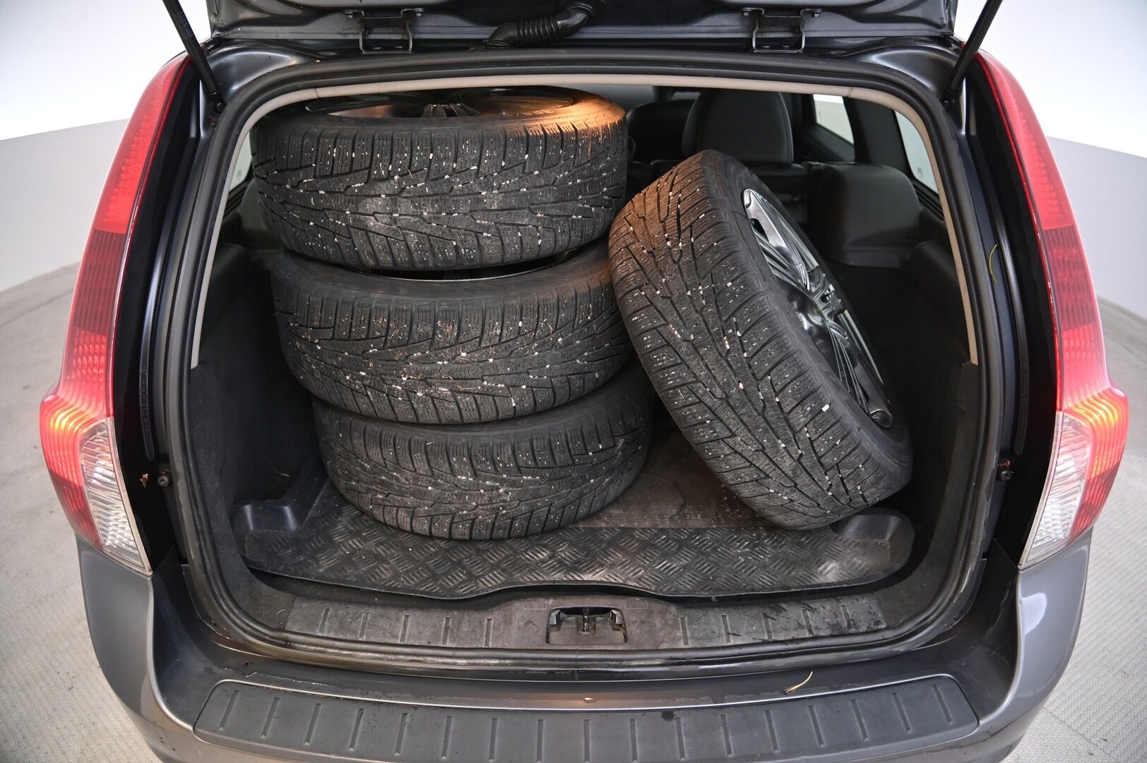 Volvo V50 2011 1,6D DRIVe start/stop Kinetic man *Myydään Huutokaupat.com kautta!* - https://huutokaupat.com/kohde/6567758/volvo-v50-webasto-nahat-koukku-2011