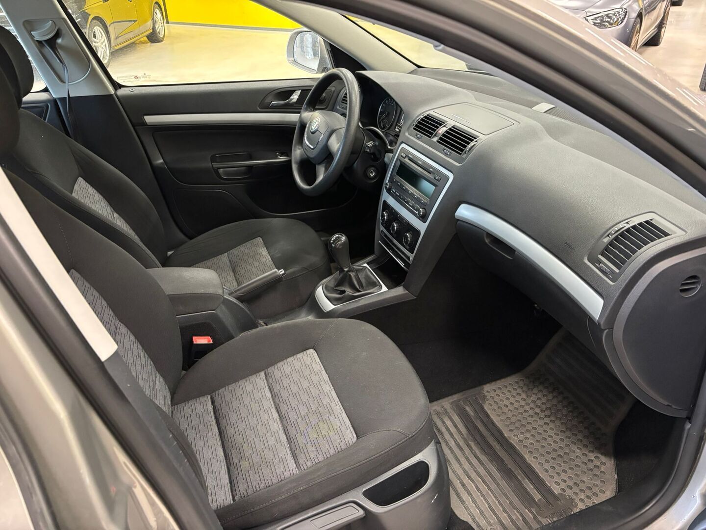 Skoda Octavia 2010 1,6 TDI CR DPF Ambiente *YritysOutlet - Myydään vain yrityksille * - YritysOutlet - Myydään vain yrityksille