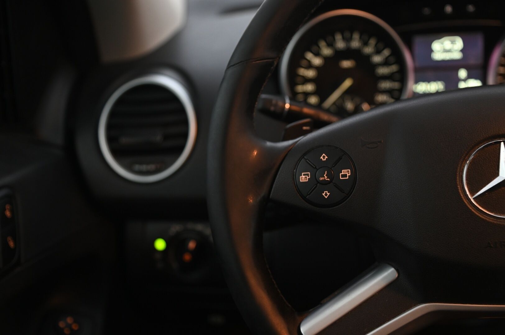 Mercedes-Benz ML 2011 300 CDI 4MATIC*YritysOutlet - Myydään vain yrityksille* - *YritysOutlet - Myydään vain yrityksille*