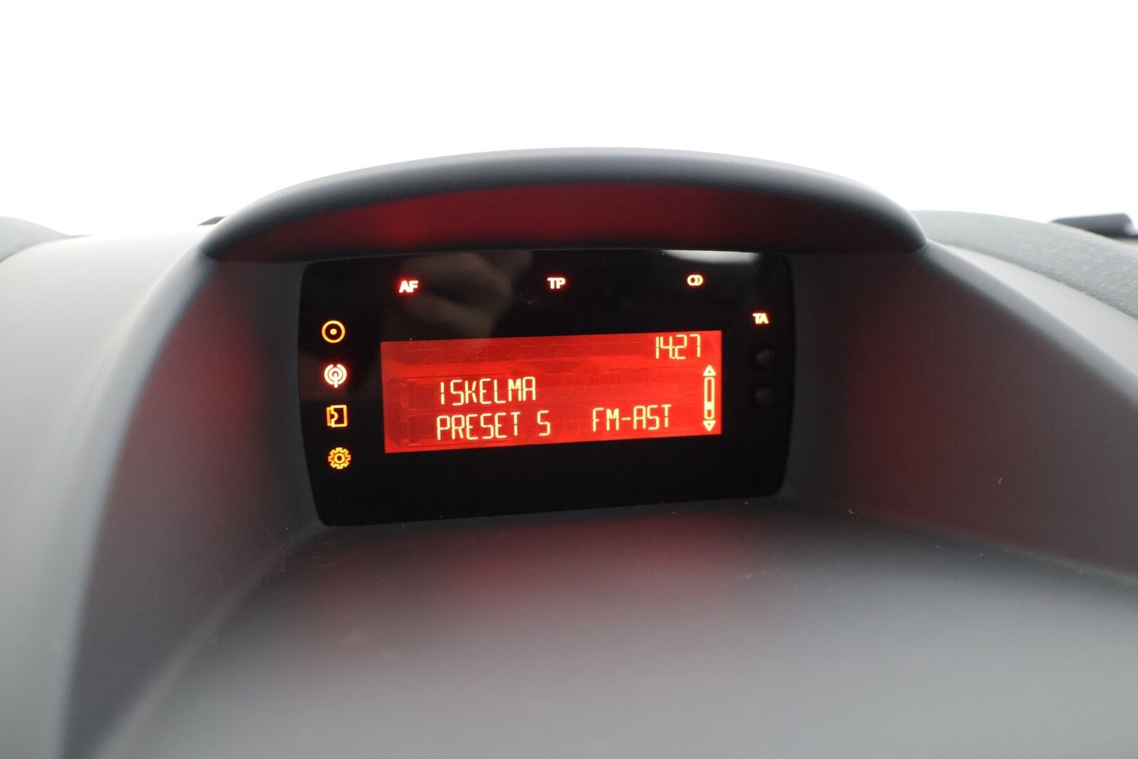 Ford Fiesta 2010 1,25 82 hv Titanium M5 3-ovinen * Suomiauto / Lohkolämmitin / Ilmastointi * - * 2-om. Suomiauto / Hyvin huollettu! / Kahdet hyvät renkaat *