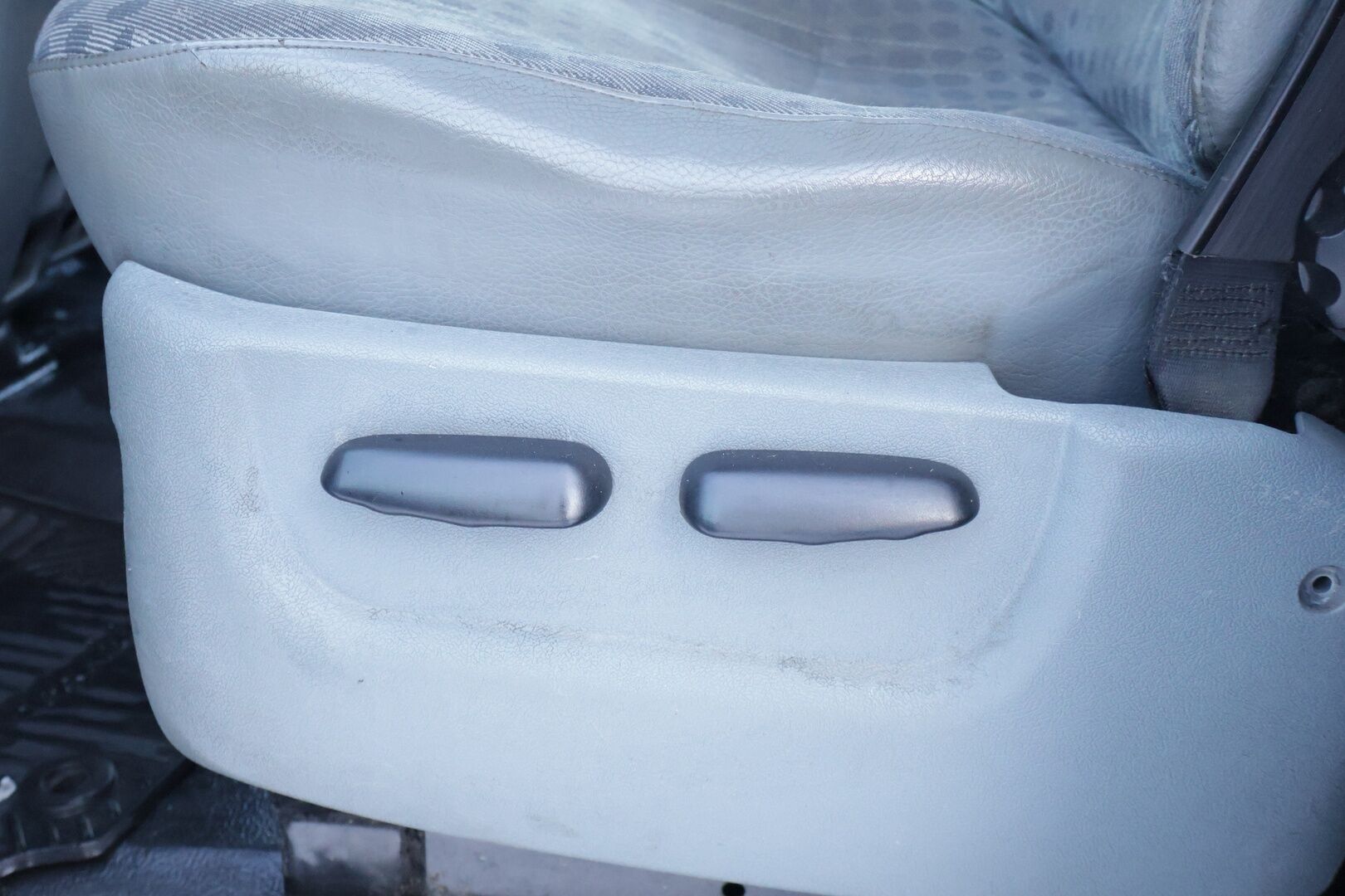 Ford Transit 2010 300L 2,2TDCi 115 N1 Van Trend FWD 4,36 Puolikorkea- YritysOutlet - Myydään vain yrityksille - *Suomiauto / Eber / Koukku* - – Tämä auto myydään YritysOutlet -valikoimasta vain yritykselle