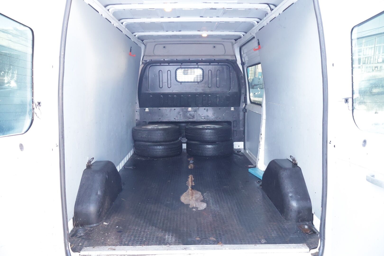 Ford Transit 2010 300L 2,2TDCi 115 N1 Van Trend FWD 4,36 Puolikorkea- YritysOutlet - Myydään vain yrityksille - *Suomiauto / Eber / Koukku* - – Tämä auto myydään YritysOutlet -valikoimasta vain yritykselle