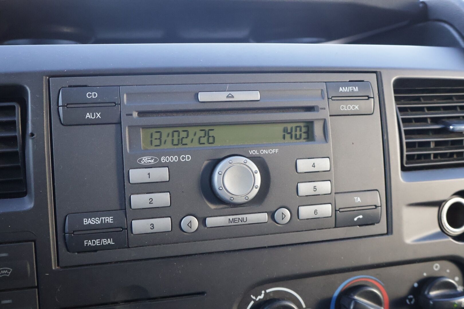 Ford Transit 2010 300L 2,2TDCi 115 N1 Van Trend FWD 4,36 Puolikorkea- YritysOutlet - Myydään vain yrityksille - *Suomiauto / Eber / Koukku* - – Tämä auto myydään YritysOutlet -valikoimasta vain yritykselle