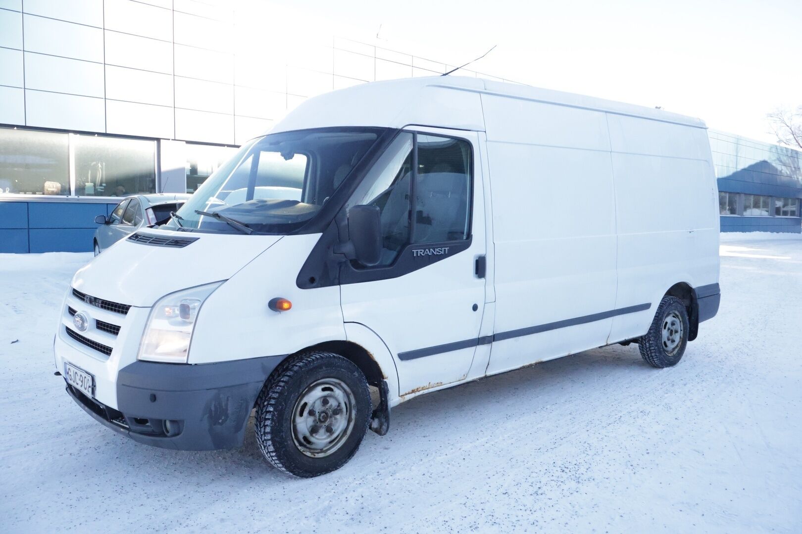 Ford Transit 2010 300L 2,2TDCi 115 N1 Van Trend FWD 4,36 Puolikorkea - Myydään huutokaupat.com *Suomiauto / Eber / Koukku* - Myydään huutokaupassa eniten tarjoavalle! / 2x renkaat vanteilla