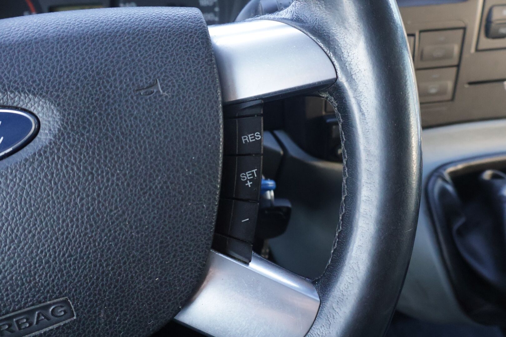 Ford Transit 2010 300L 2,2TDCi 115 N1 Van Trend FWD 4,36 Puolikorkea - Myydään huutokaupat.com *Suomiauto / Eber / Koukku* - Myydään huutokaupassa eniten tarjoavalle! / 2x renkaat vanteilla