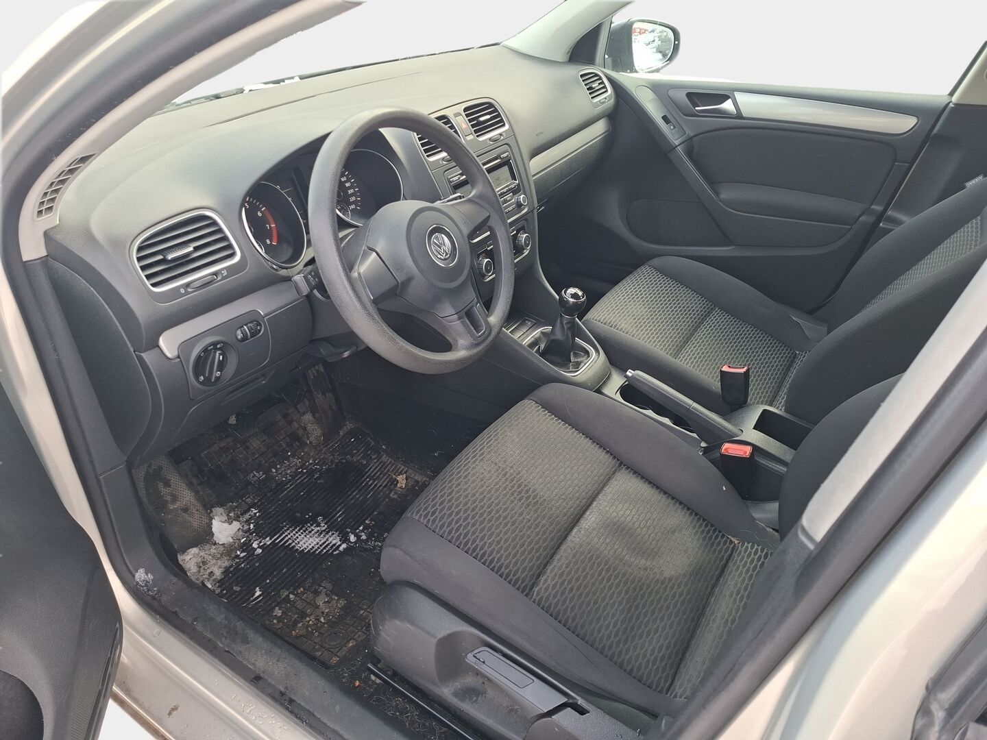 Volkswagen Golf 2010 Trendline 1,2 TSI 77 kW (105 hv) BlueMotion Technology 4-ovinen * YritysOutlet - Myydään vain yrityksille * - YritysOutlet - Myydään vain yrityksille / Leimaa 07/2026 / Kahdet renkaat